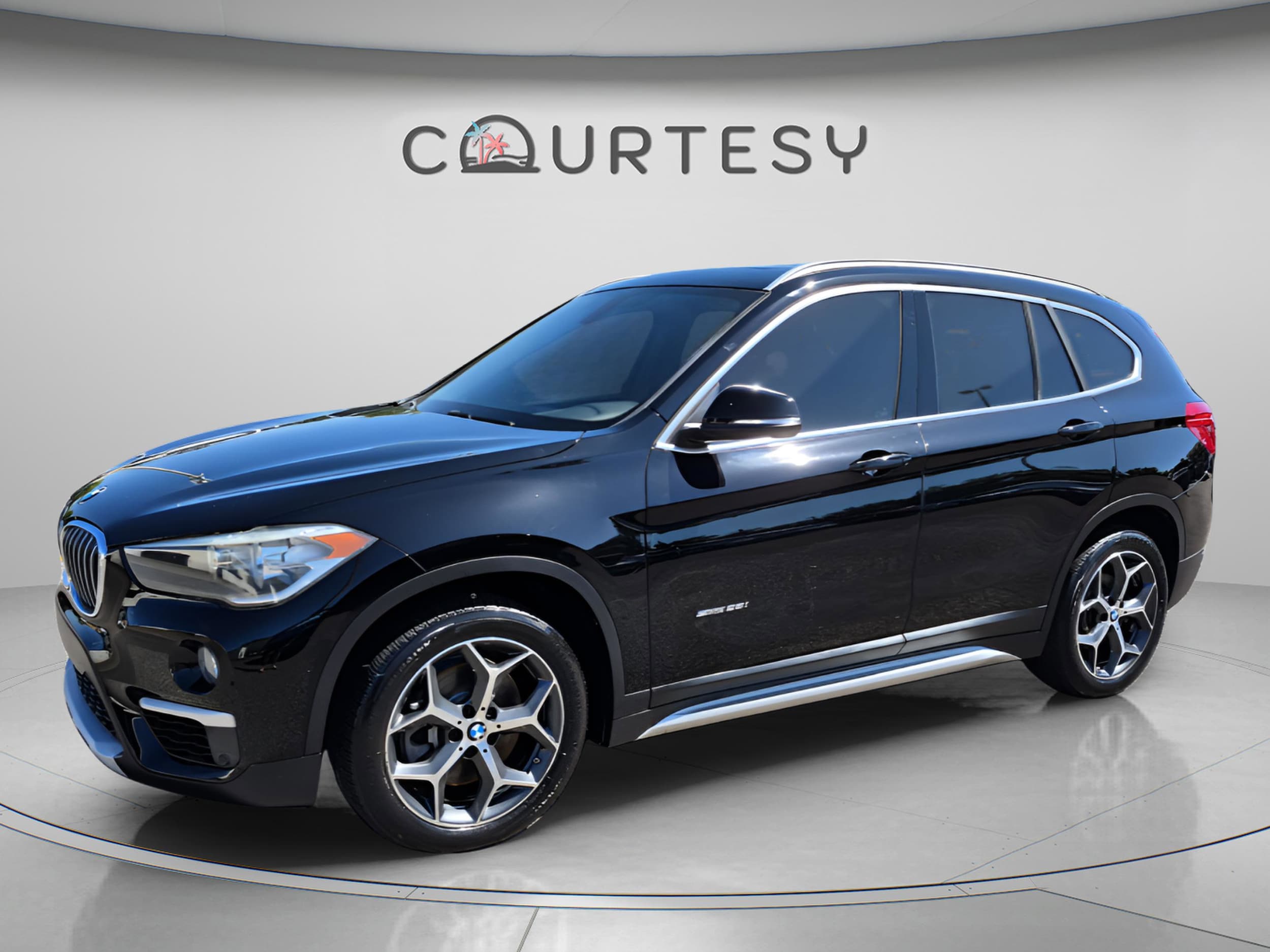 2017 BMW X1 sDrive28i's photo