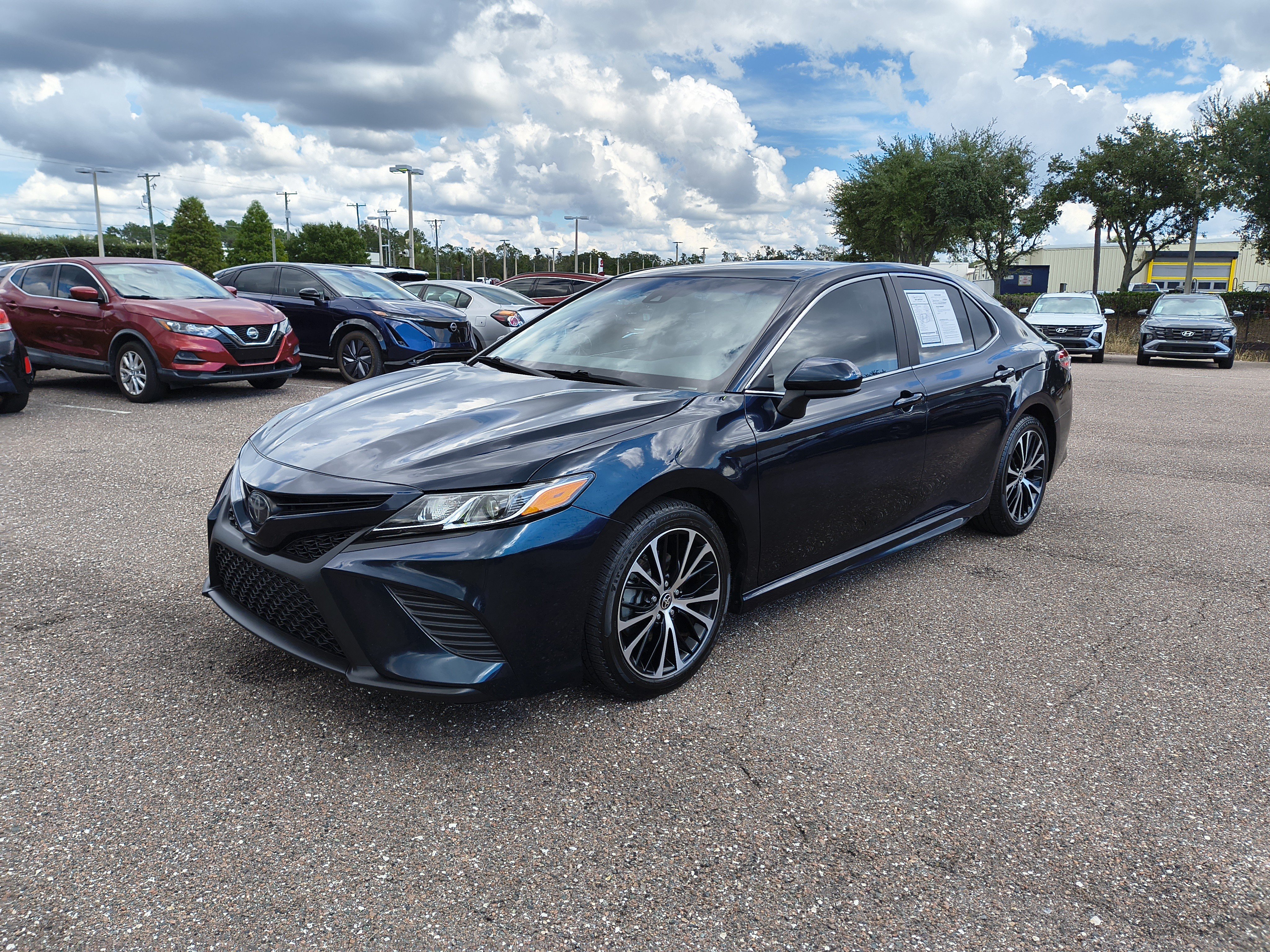 2020 Toyota Camry SE Sedan