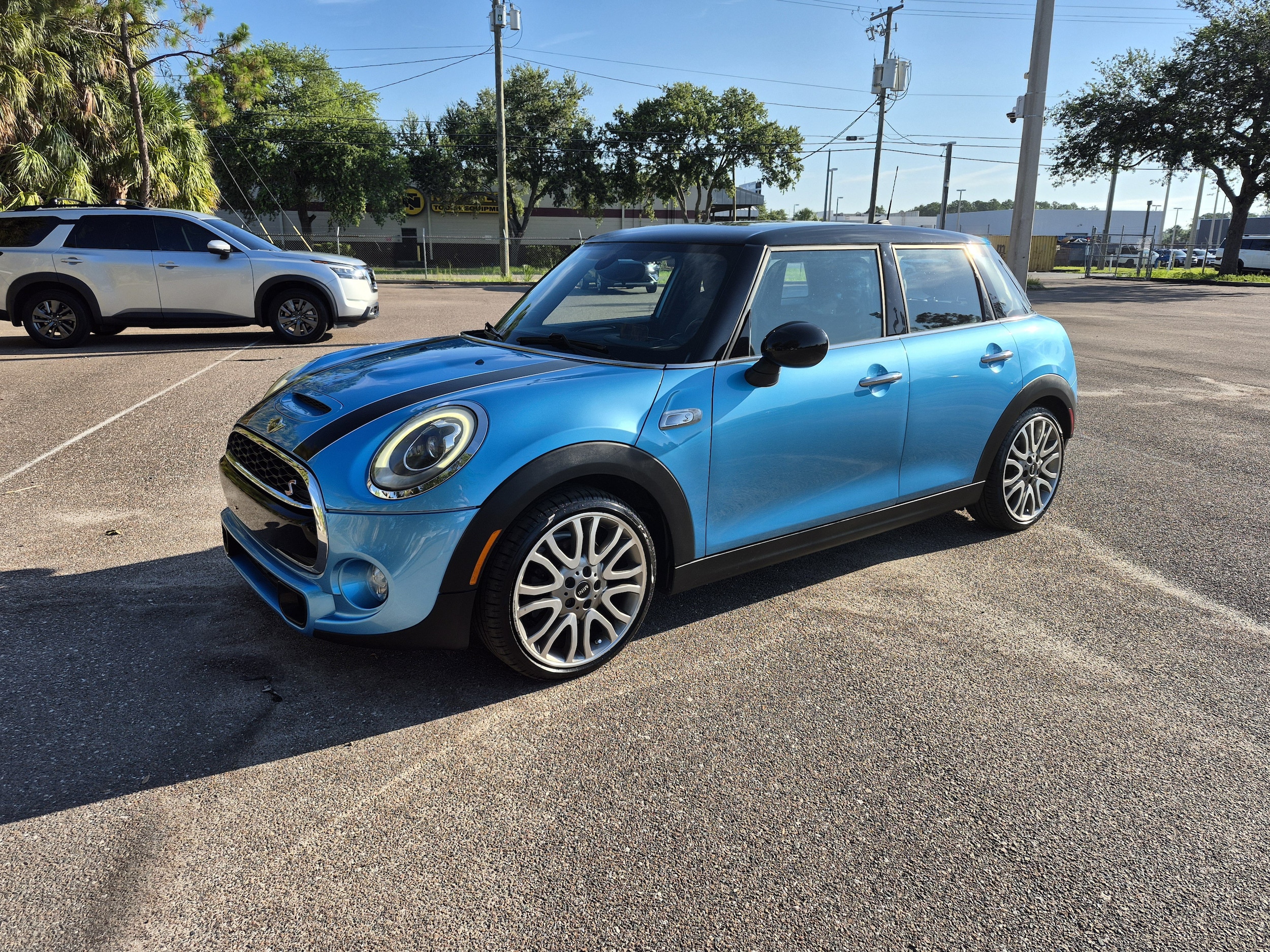 2015 MINI Cooper S 4 Door's photo