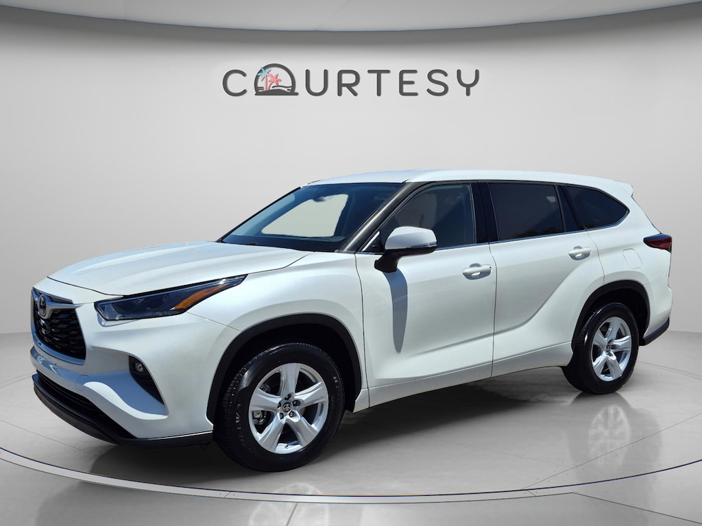 Used 2021 Toyota Highlander LE SUV