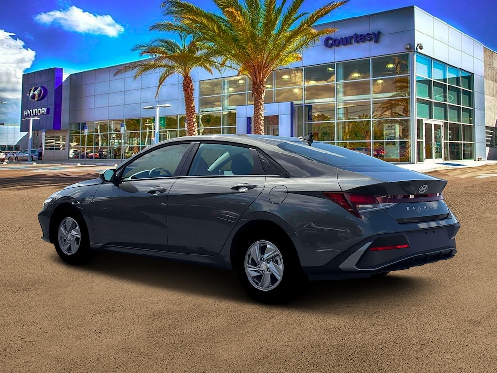 New 2026 Hyundai Elantra SE Sedan