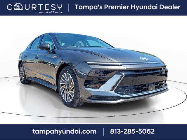 2025 Hyundai Sonata Hybrid SEL photo 2
