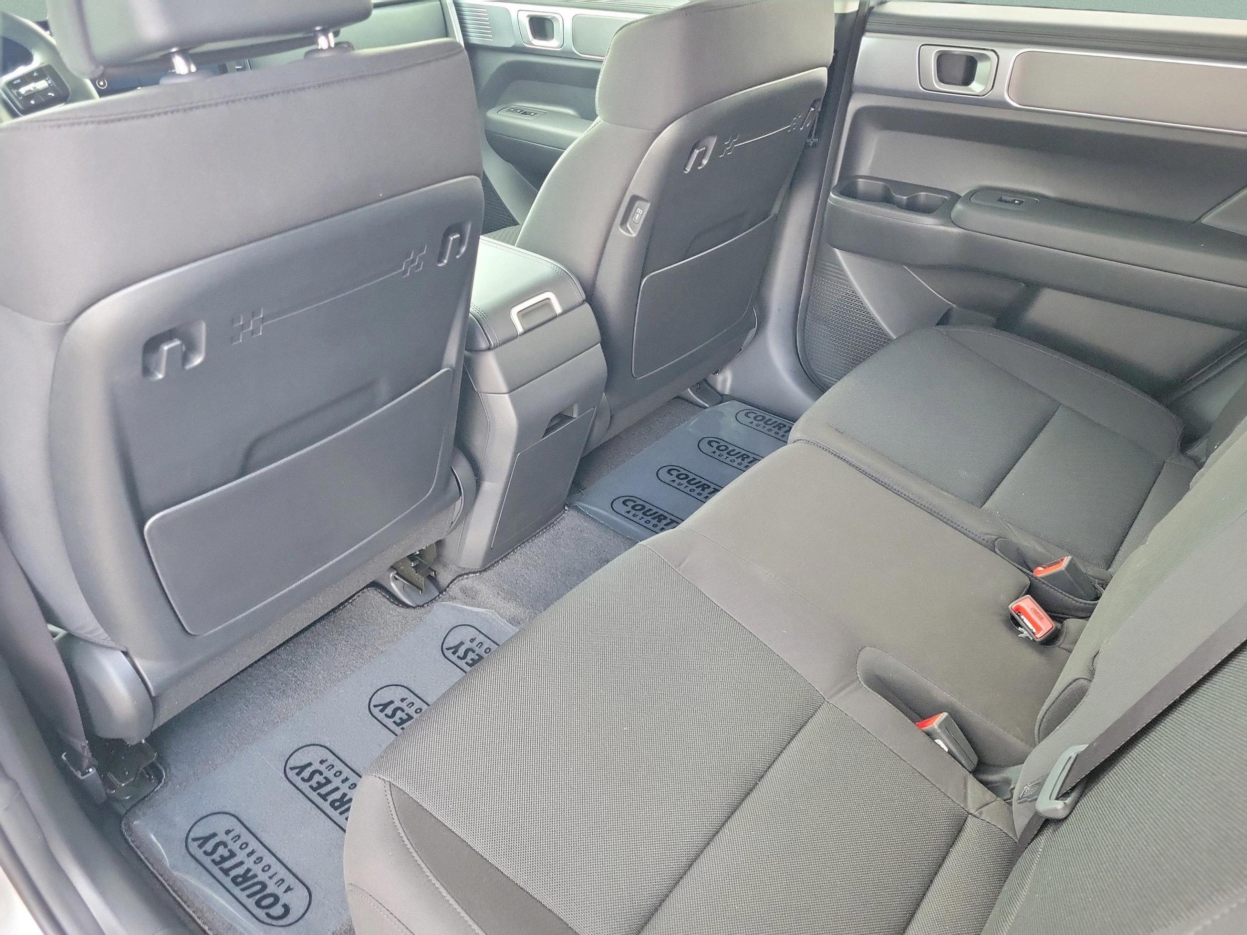 2026 Hyundai Santa Fe SE - Photo 9