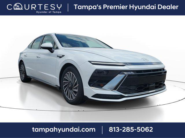 2025 Hyundai Sonata Hybrid SEL photo 2