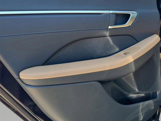 2025 Hyundai Sonata Hybrid Limited - Photo 11