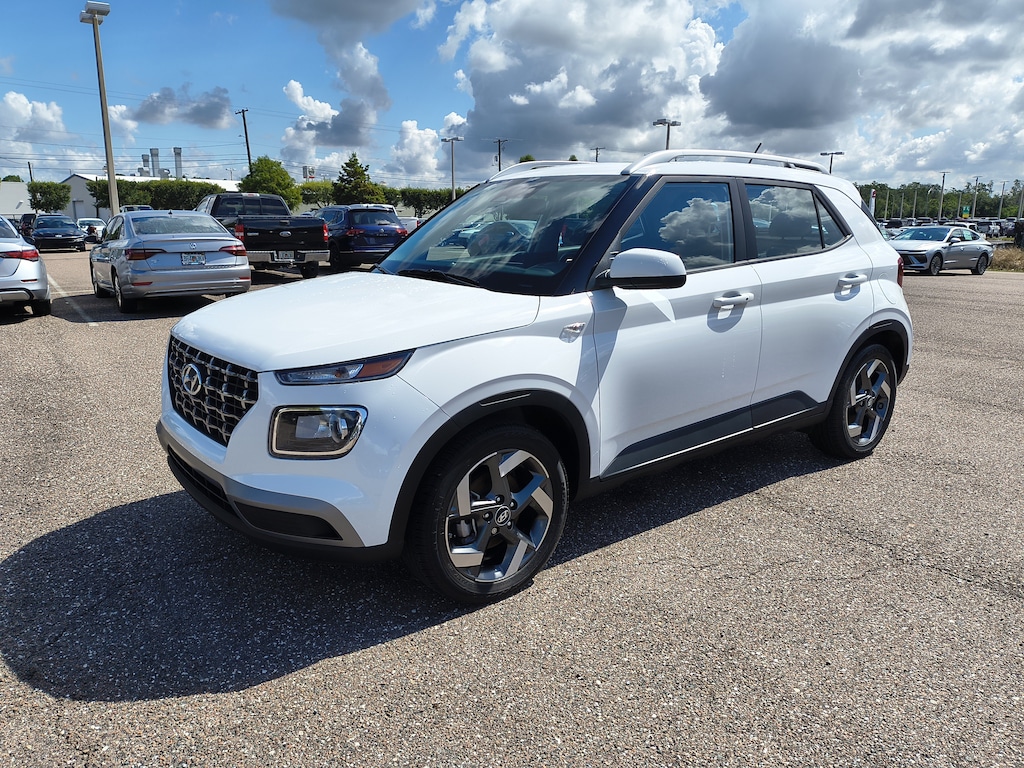 Used 2024 Hyundai Venue SEL SUV