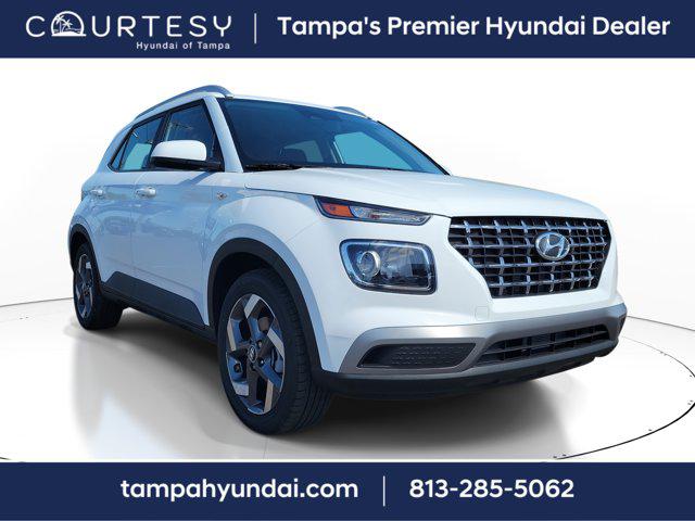 2025 Hyundai Venue SEL photo 2