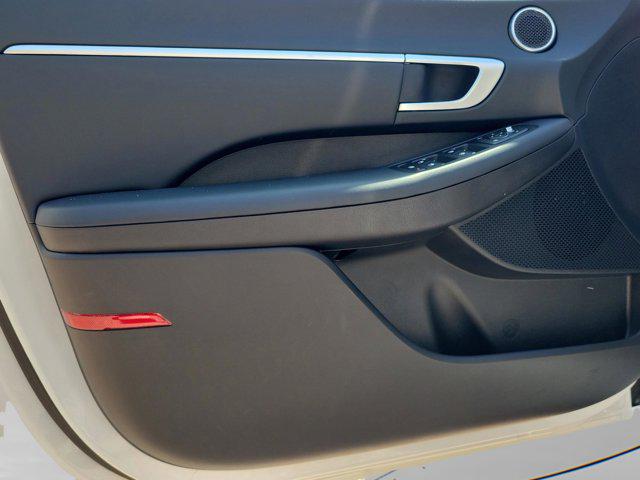 2025 Hyundai Sonata Hybrid SEL - Photo 6