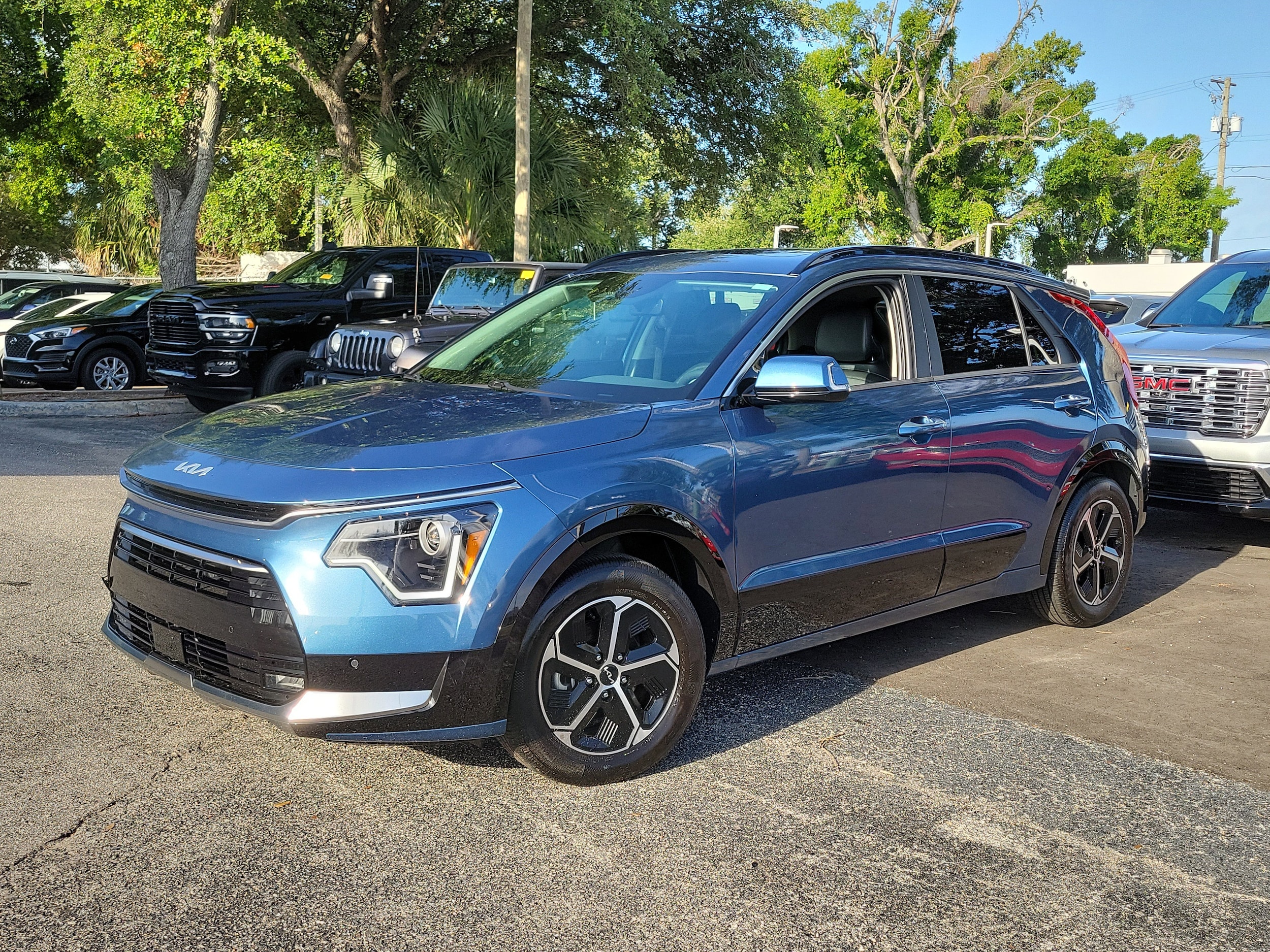 2025 Kia Niro SX HEV's photo
