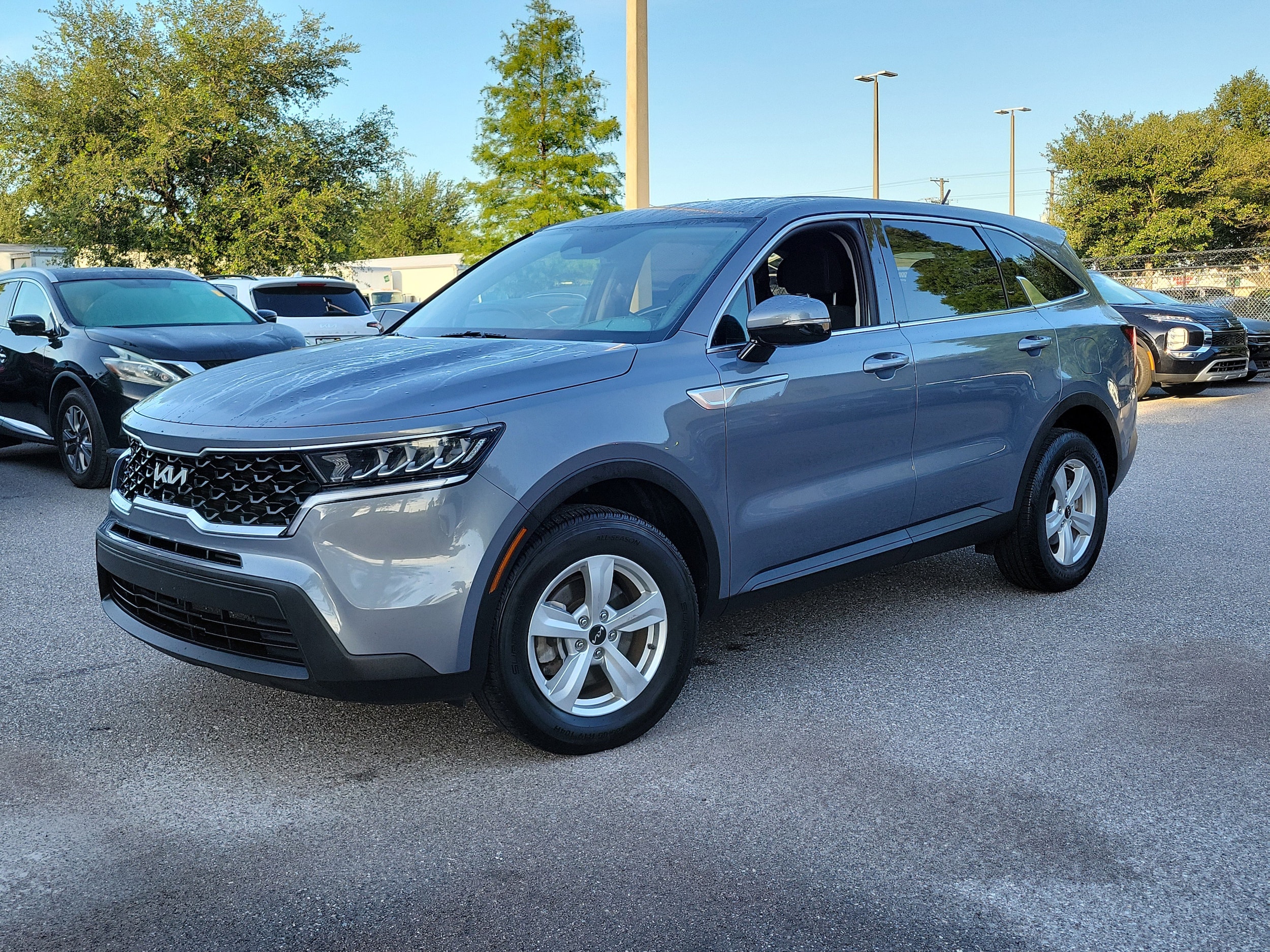 2023 Kia Sorento LX AT 4WD's photo