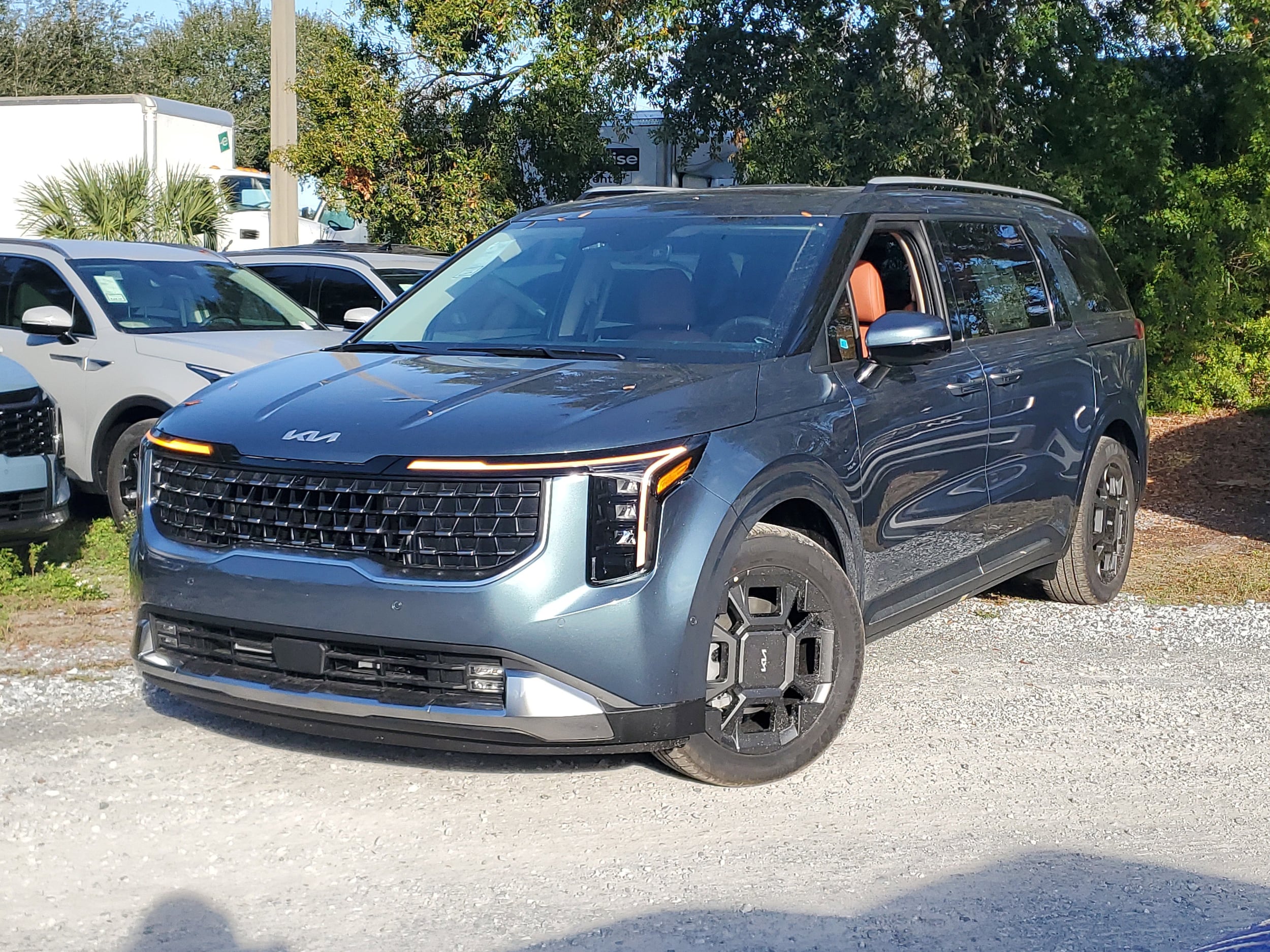 2026 Kia Carnival SX's photo