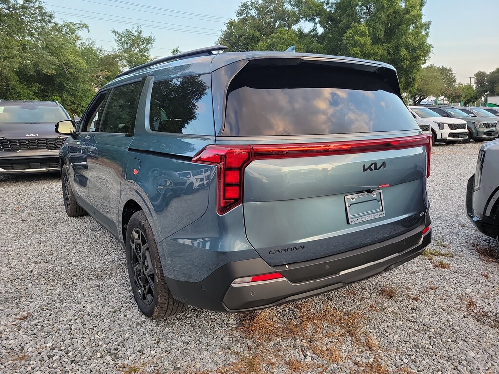 New 2027 Kia Carnival Hybrid SX Van Passenger Van