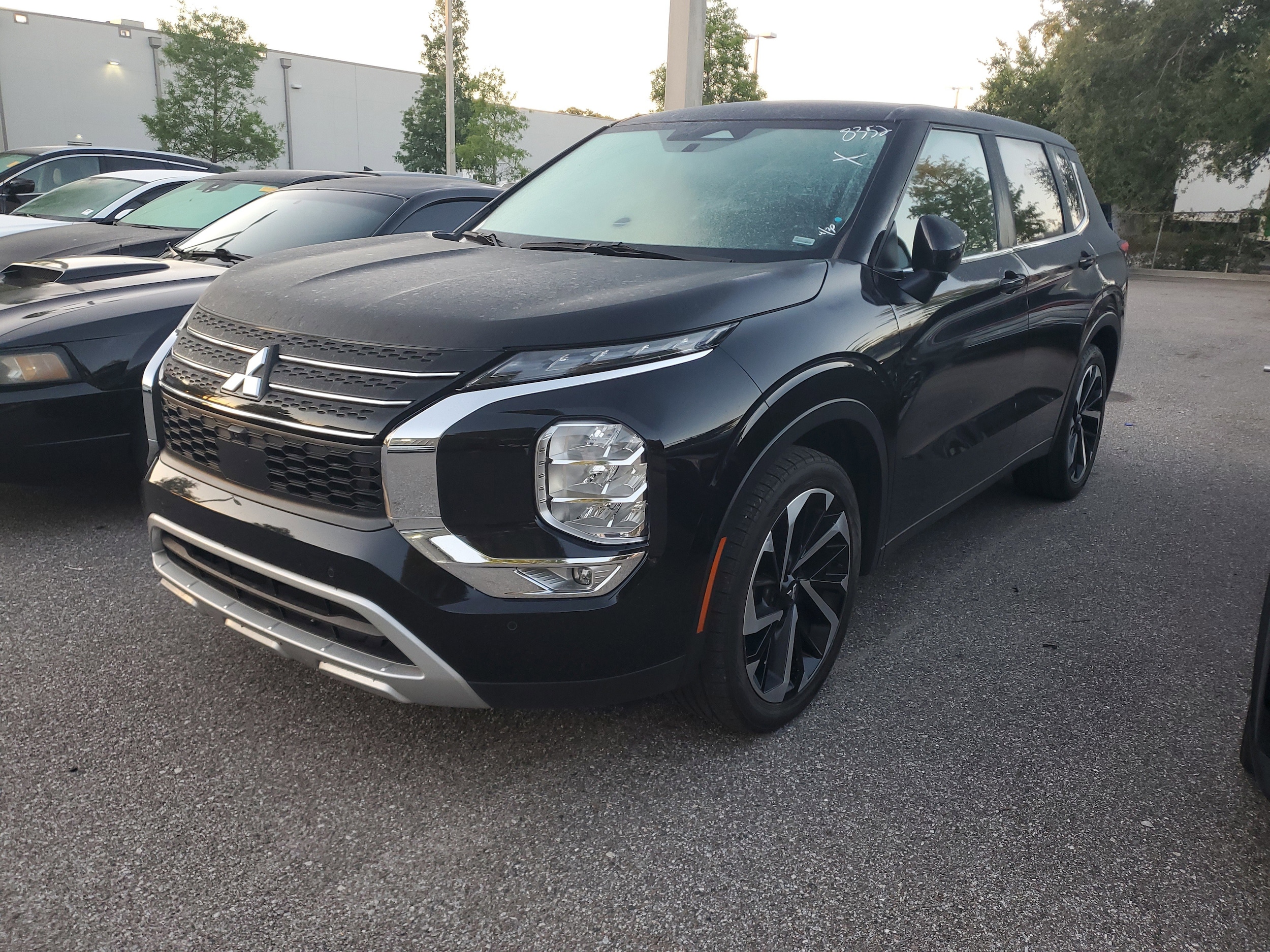 2024 Mitsubishi Outlander SE 2WD's photo