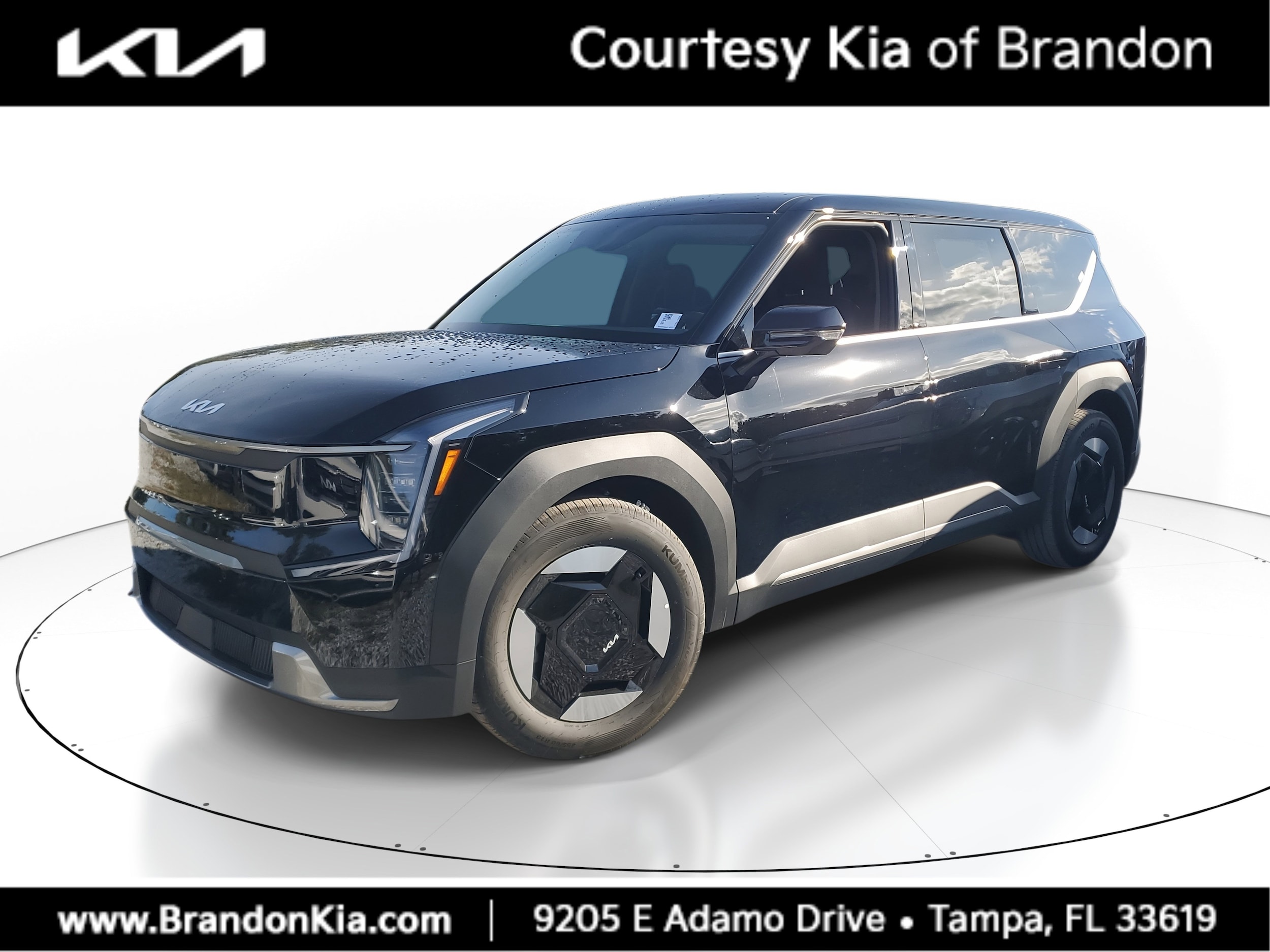 2026 Kia EV9 Light's photo