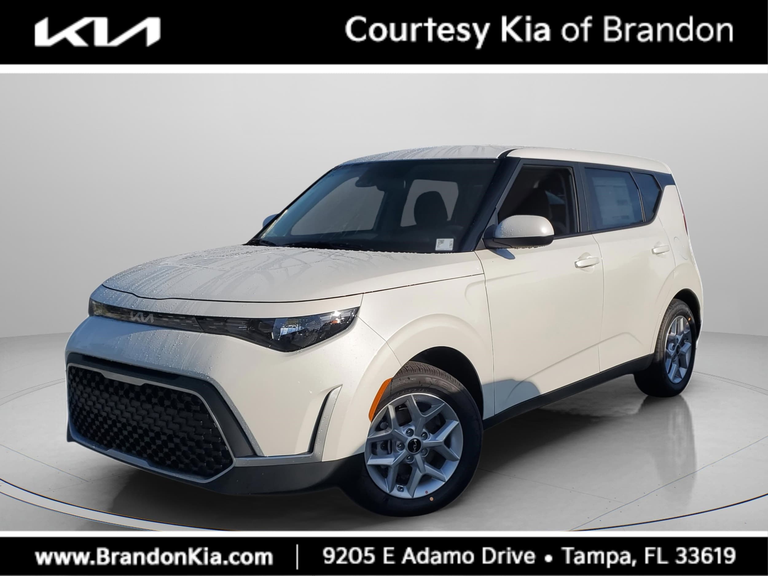 2025 Kia Soul LX's photo