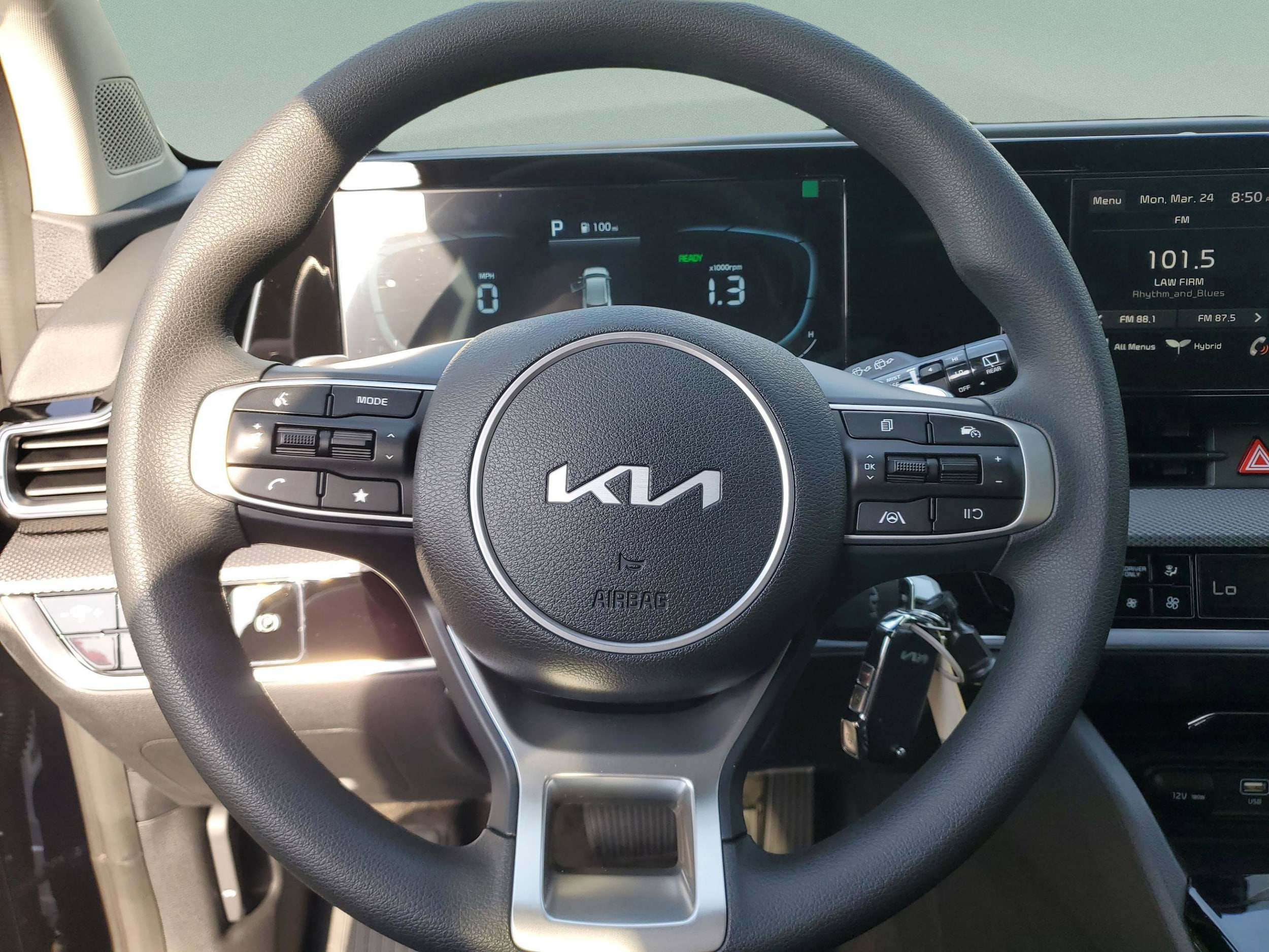 2025 Kia Sportage LX Hybrid - Photo 17