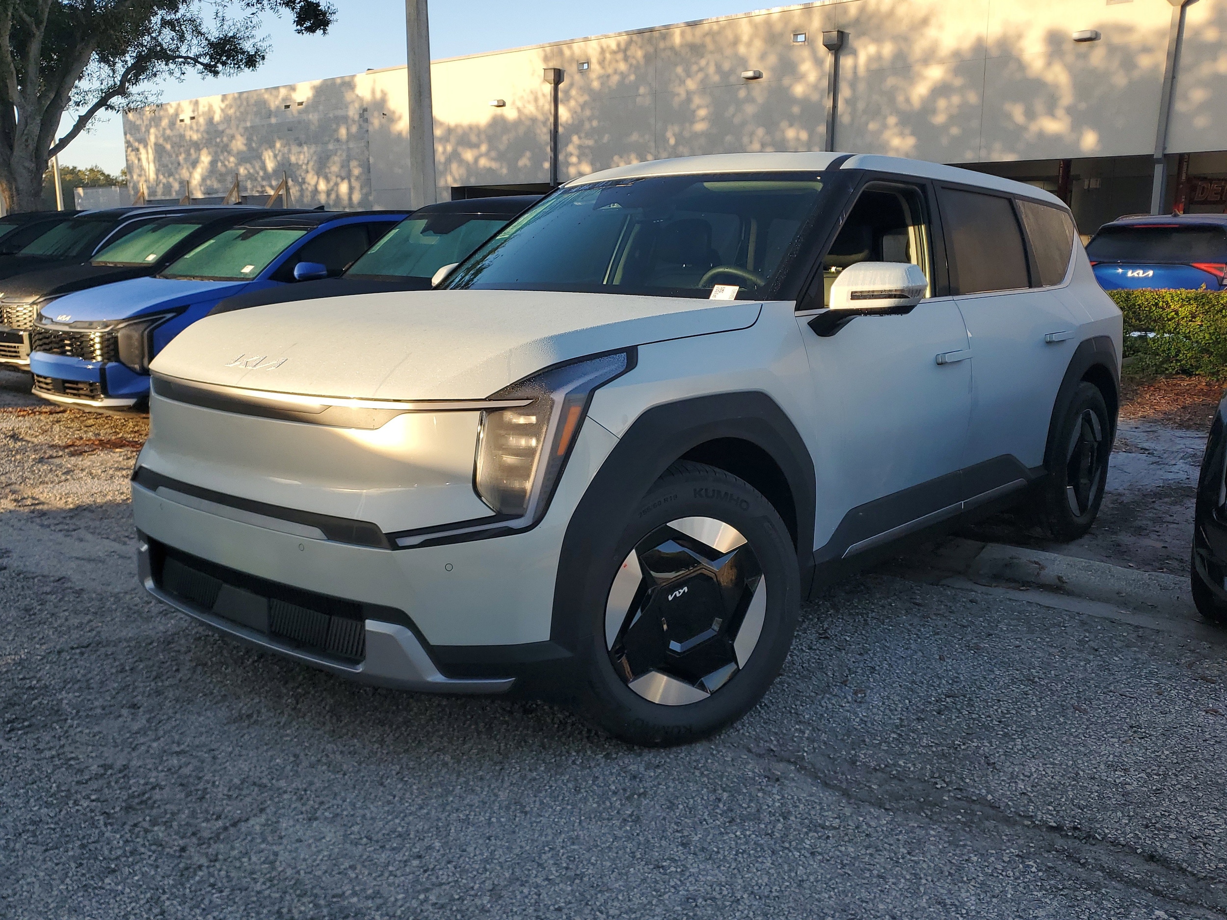 2026 Kia EV9 Light L/R's photo