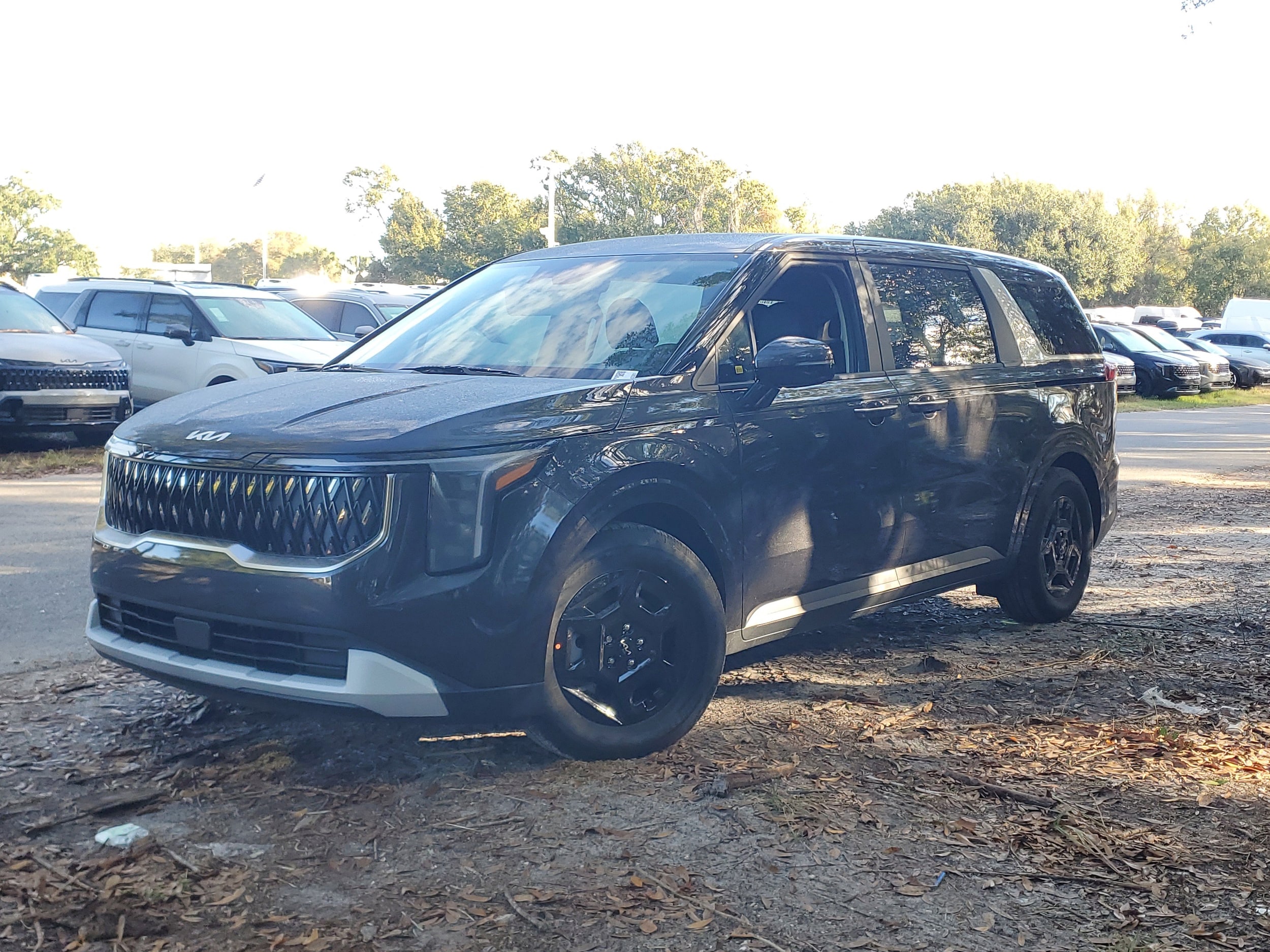 2026 Kia Carnival LXS's photo