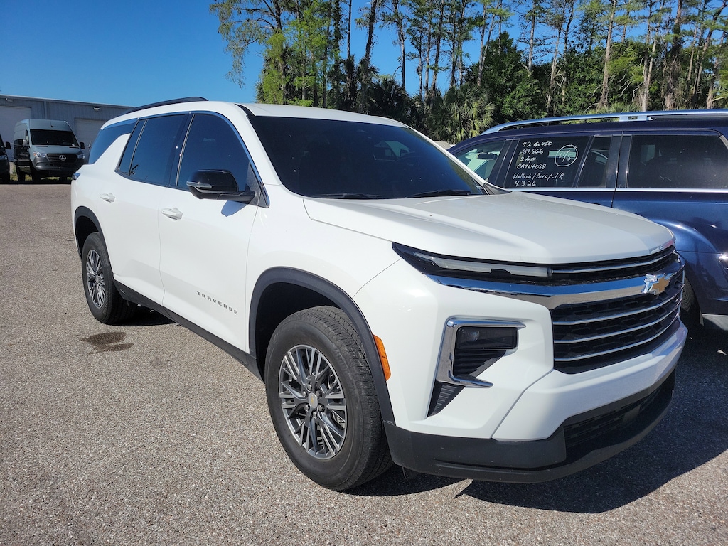 Used 2024 Chevrolet Traverse LT SUV