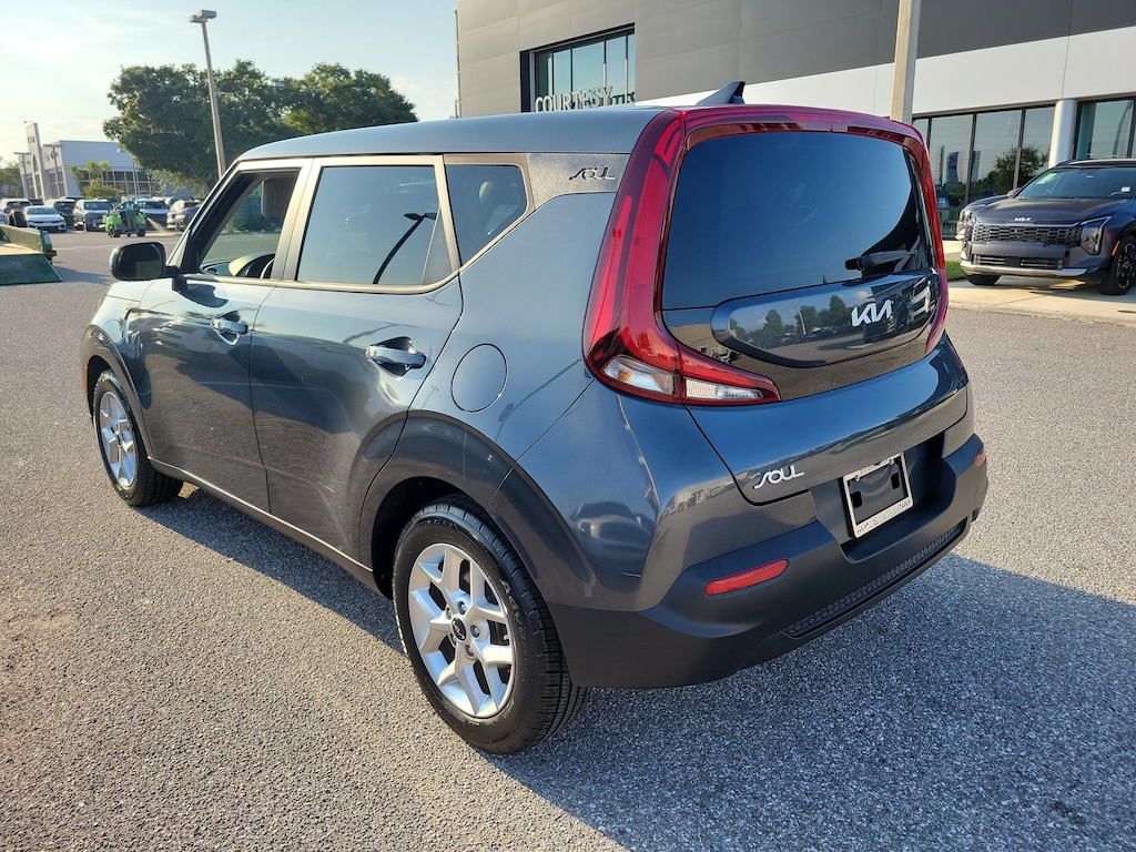 Used 2022 Kia Soul LX Hatchback