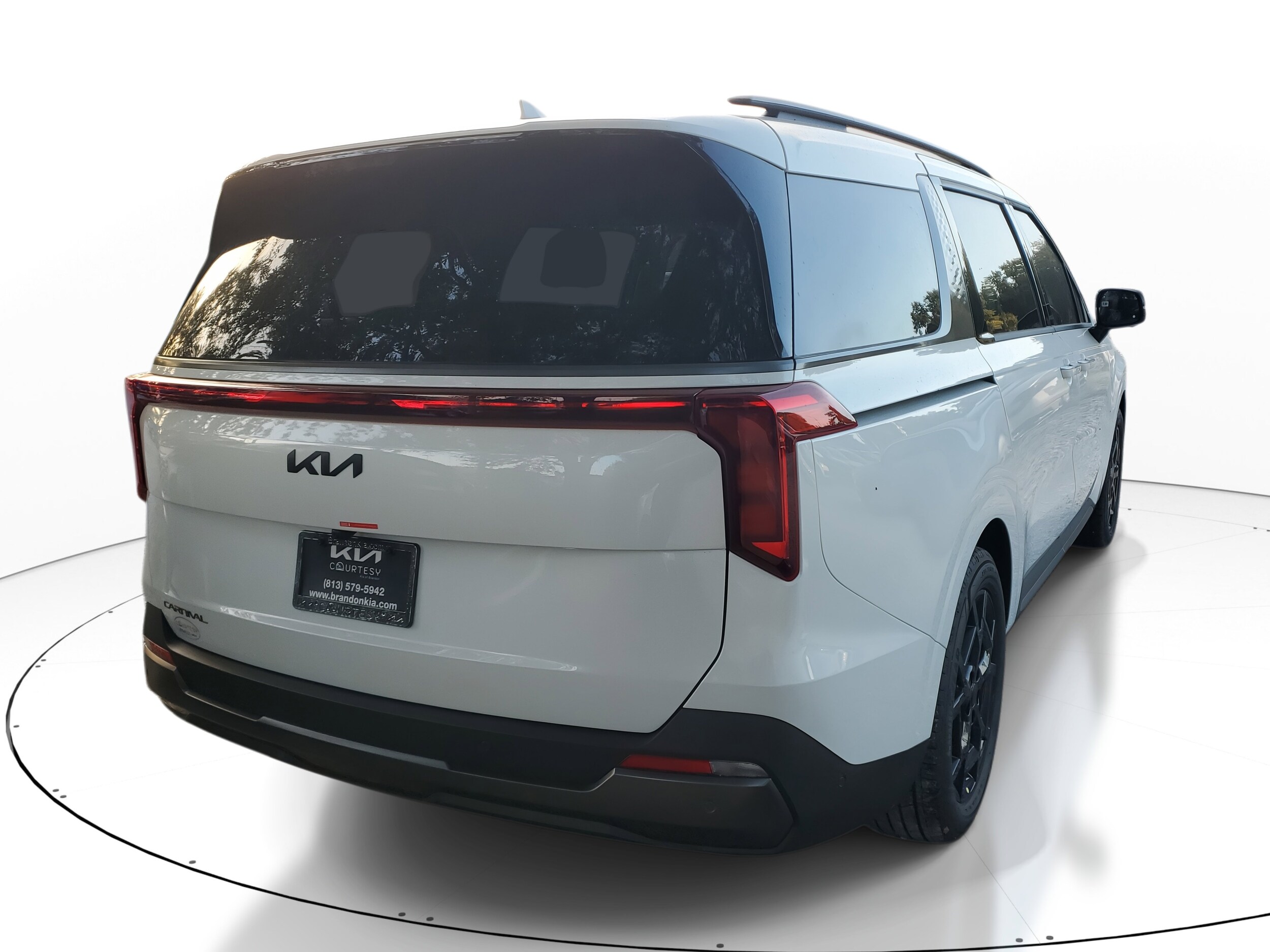 2026 Kia Carnival SX photo 3