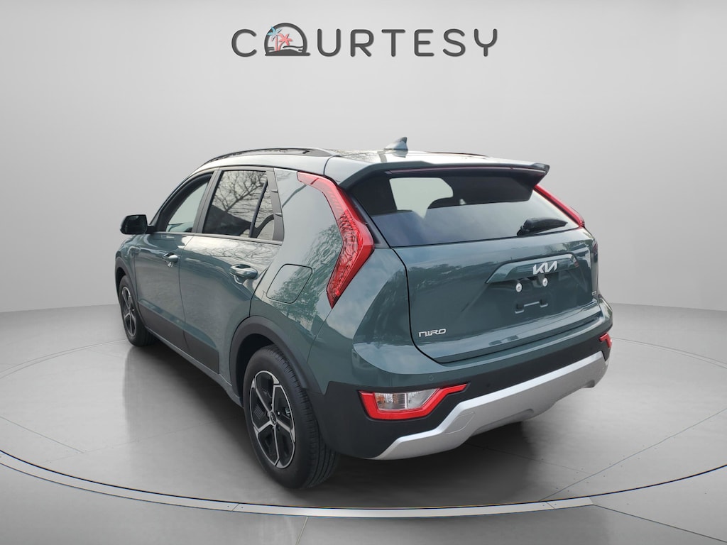 Used 2025 Kia Niro EX SUV