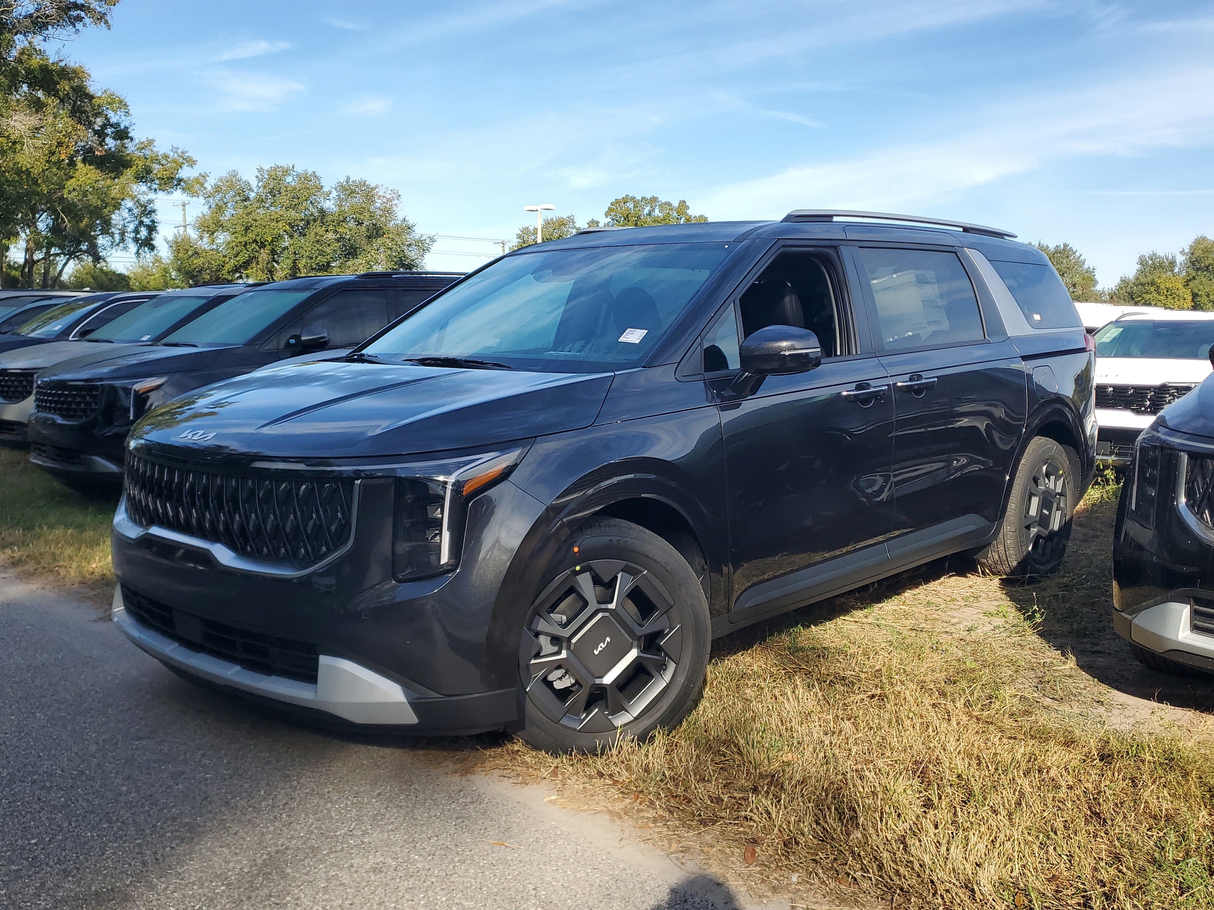 2026 Kia Carnival EX's photo