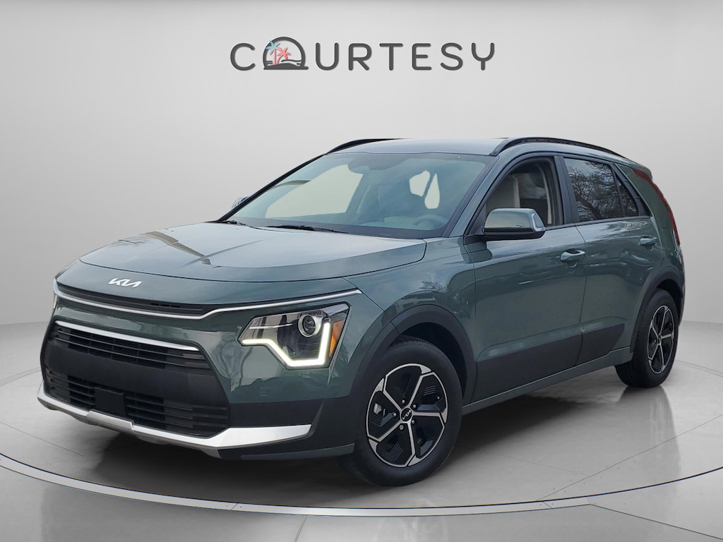 Used 2025 Kia Niro EX SUV