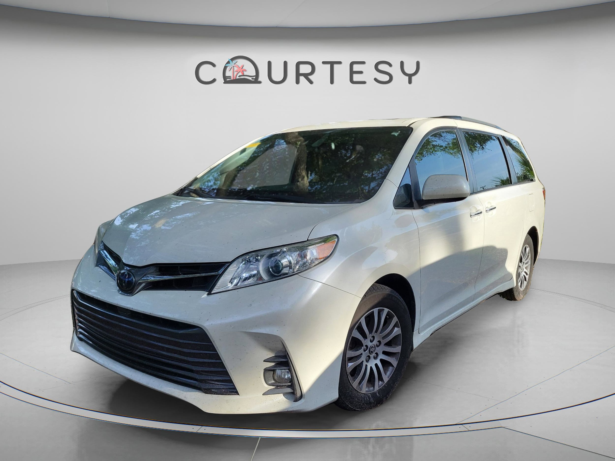 2020 Toyota Sienna XLE V6 7-Passenger Access Seat FWD's photo