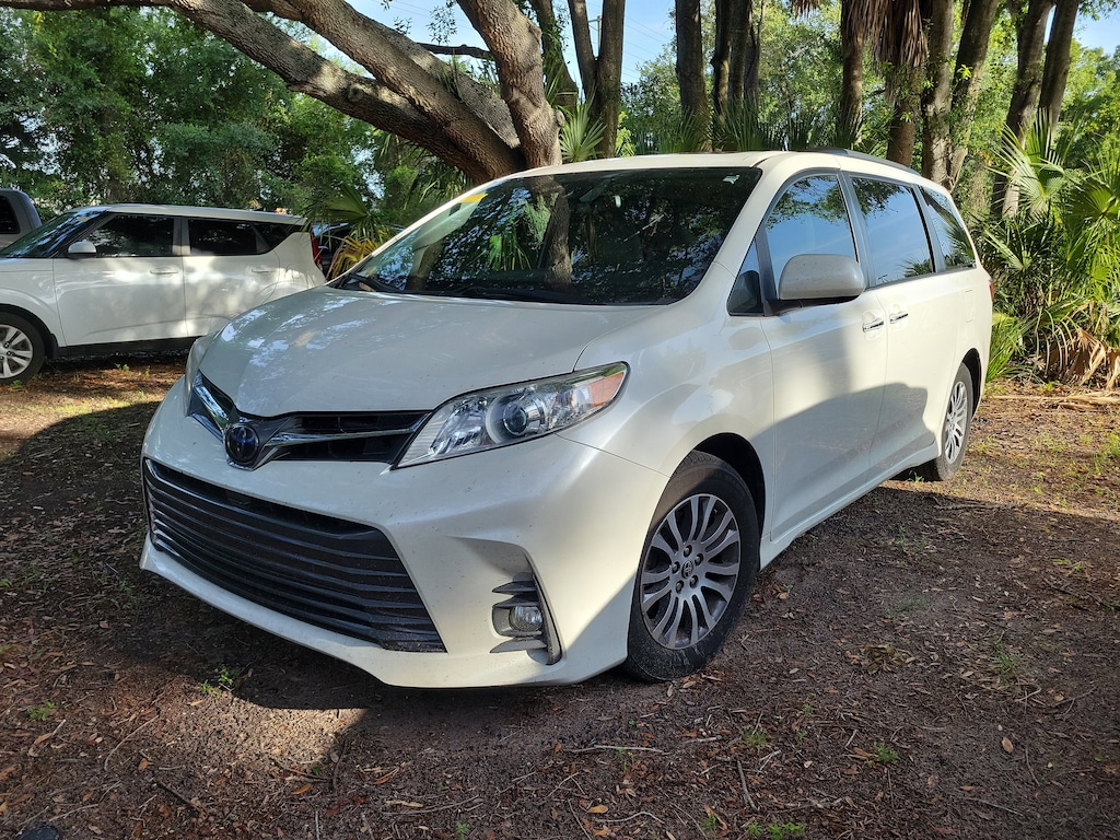 Used 2020 Toyota Sienna XLE 7 Passenger Auto Access Seat Van