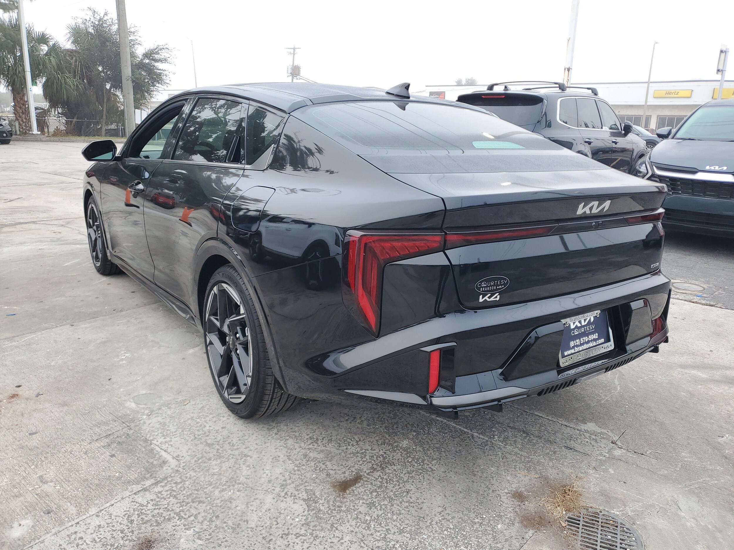 2025 Kia K4 GT-Line photo 3