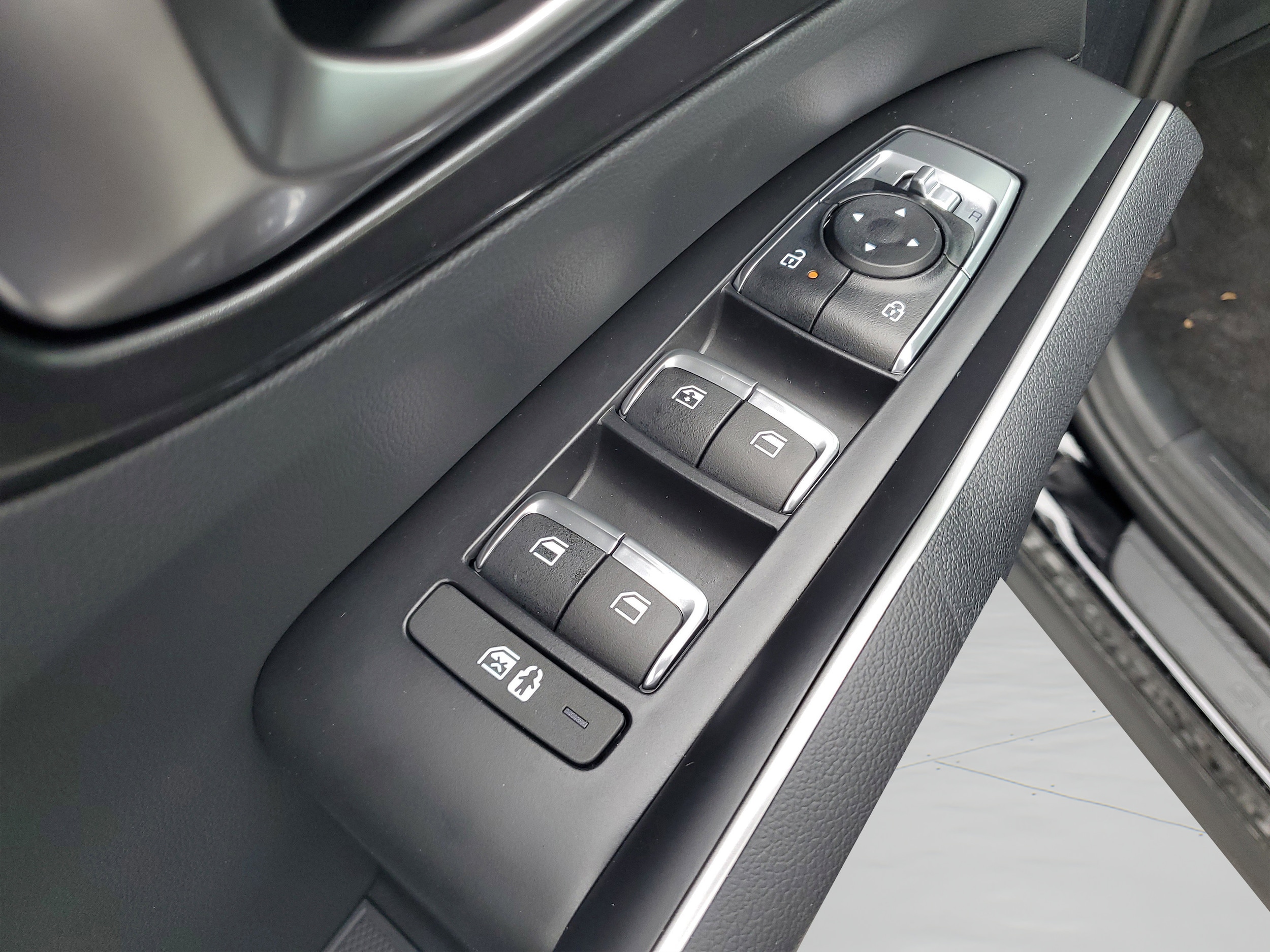 2026 Kia Sorento EX - Photo 18