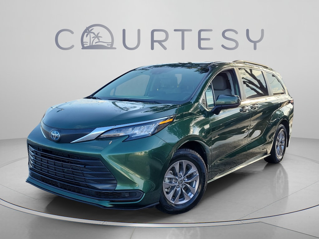 Used 2022 Toyota Sienna LE 8 Passenger Van Passenger Van