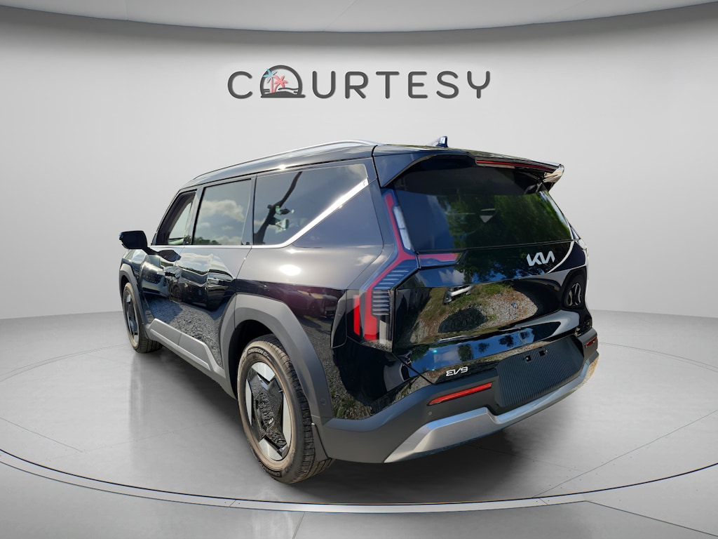 New 2026 Kia EV9 Wind SUV