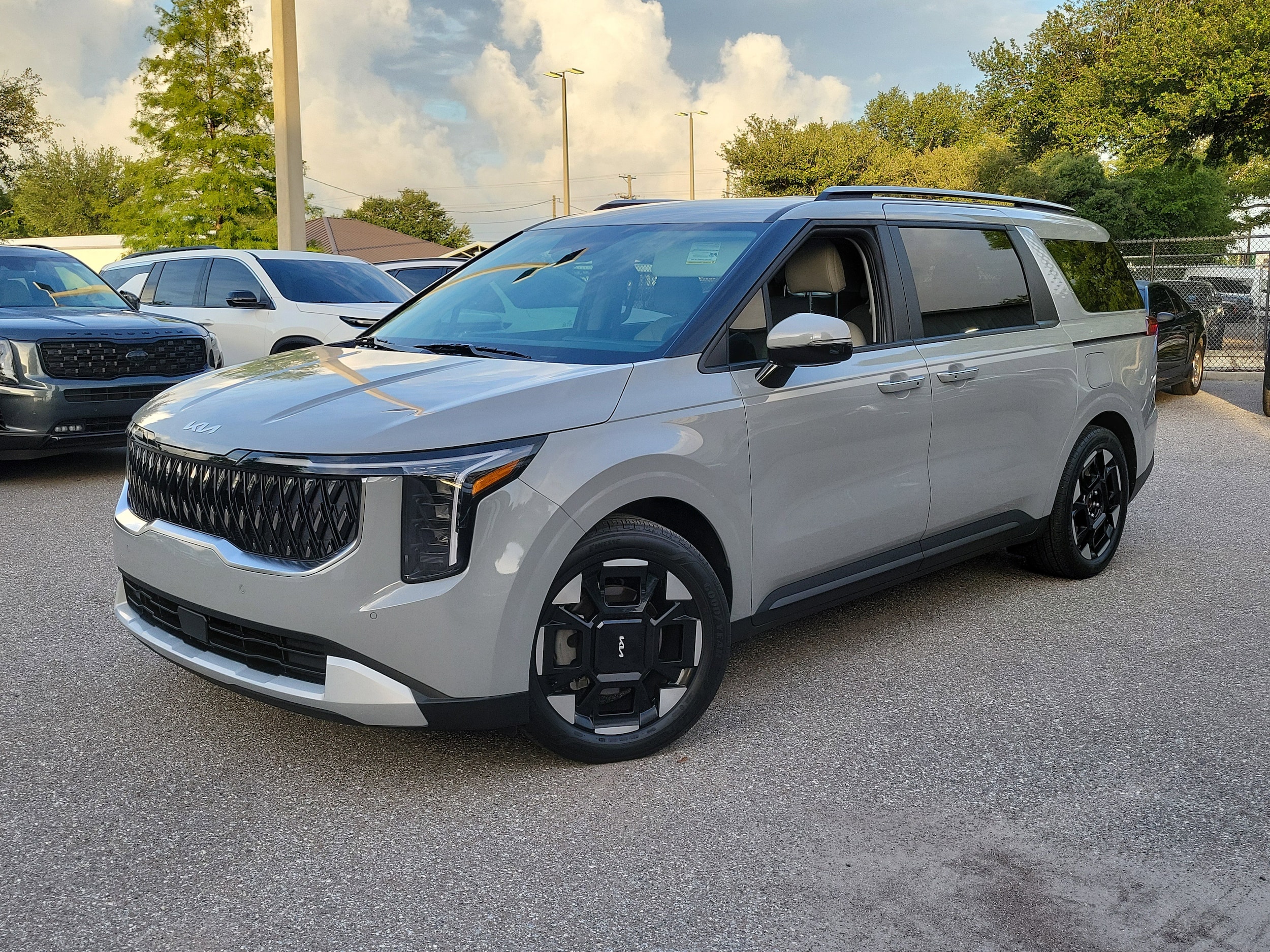 2026 Kia Sedona EX's photo