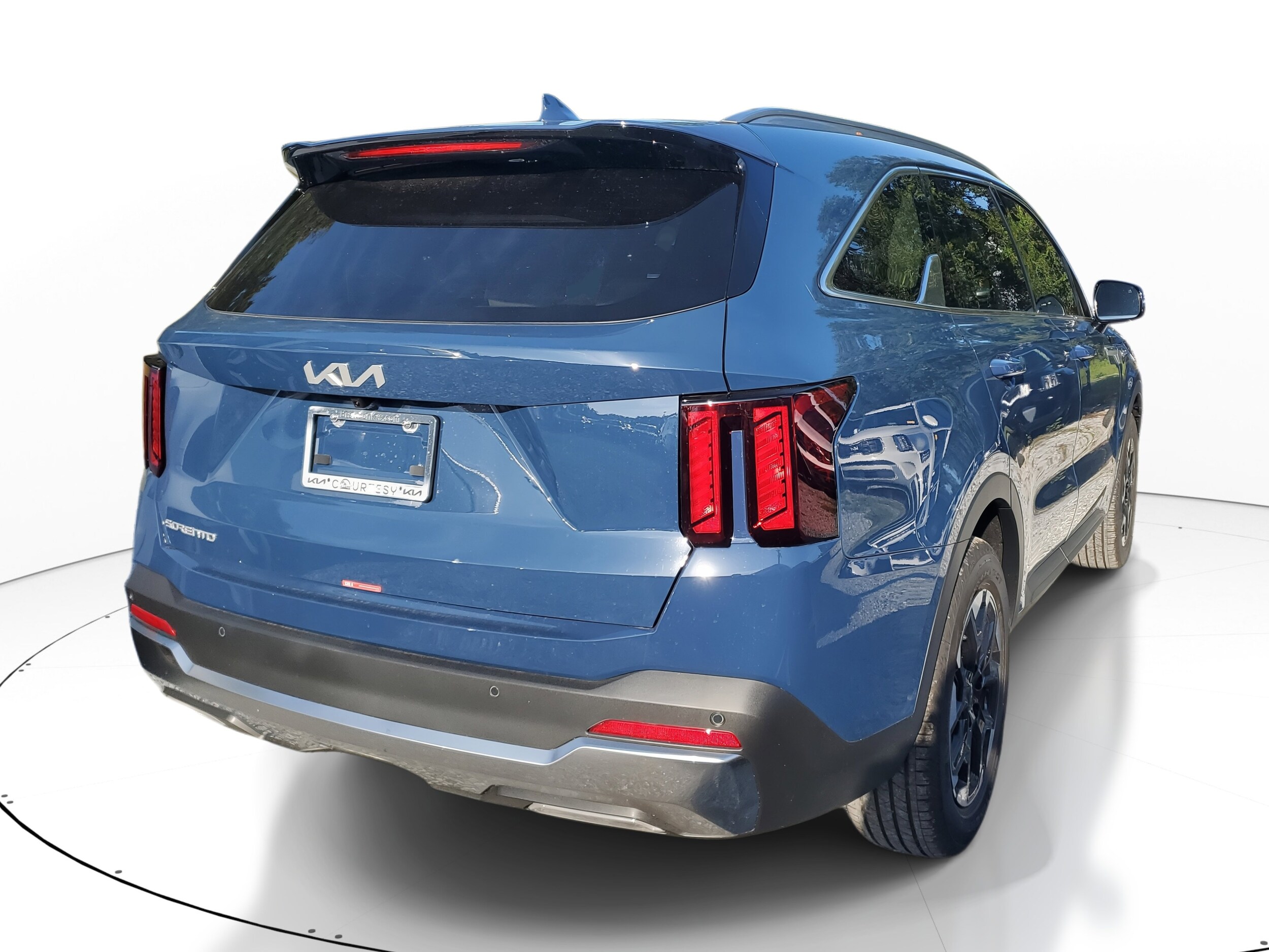 2025 Kia Sorento S photo 2