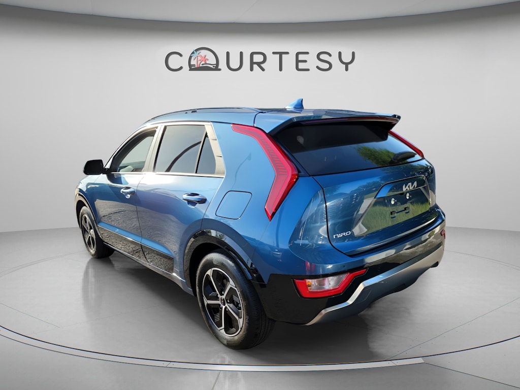 Certified 2025 Kia Niro SX SUV