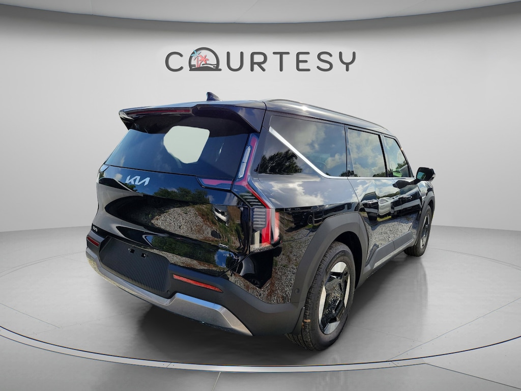 New 2026 Kia EV9 Wind SUV