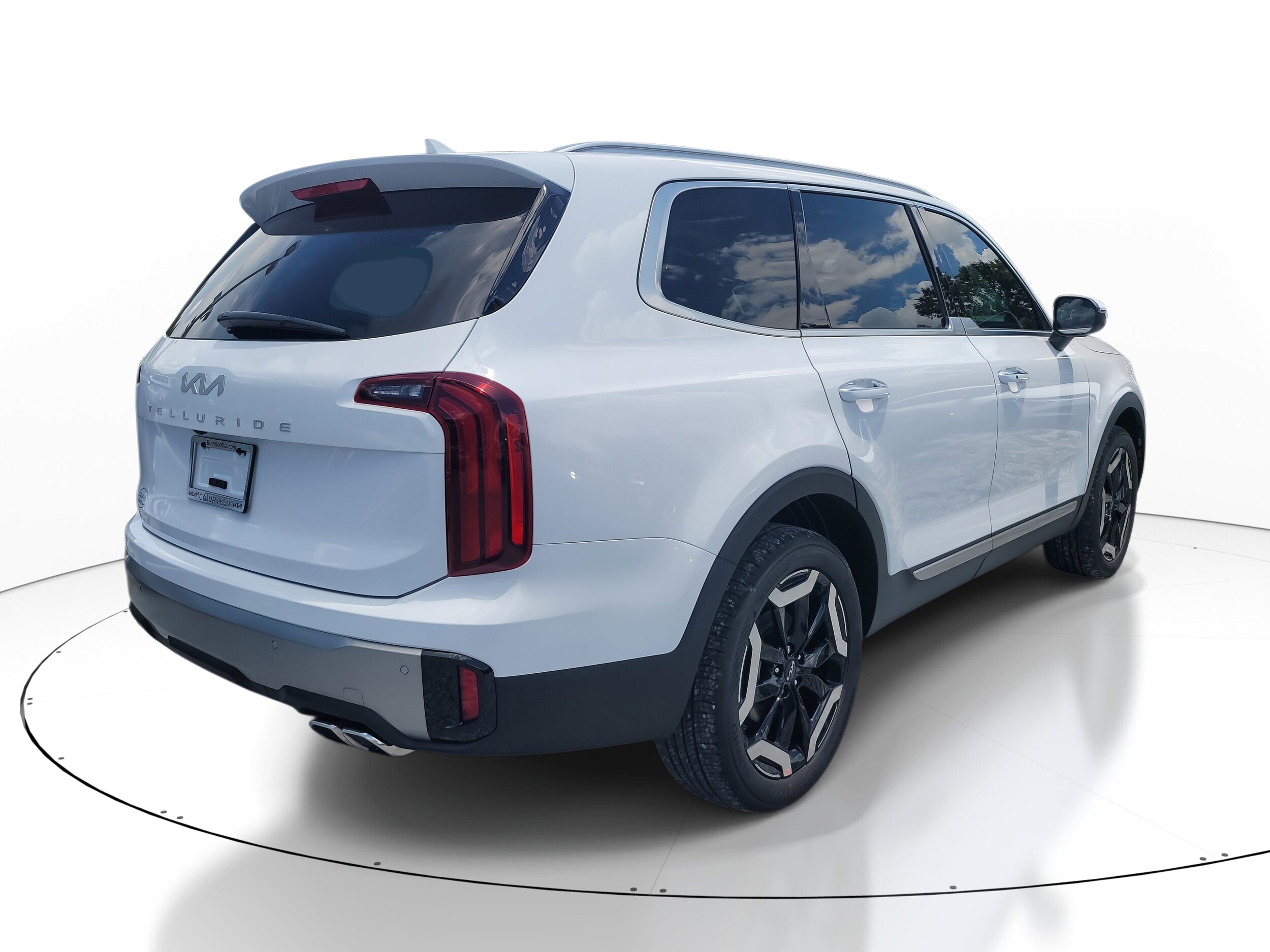 2025 Kia Telluride S photo 3