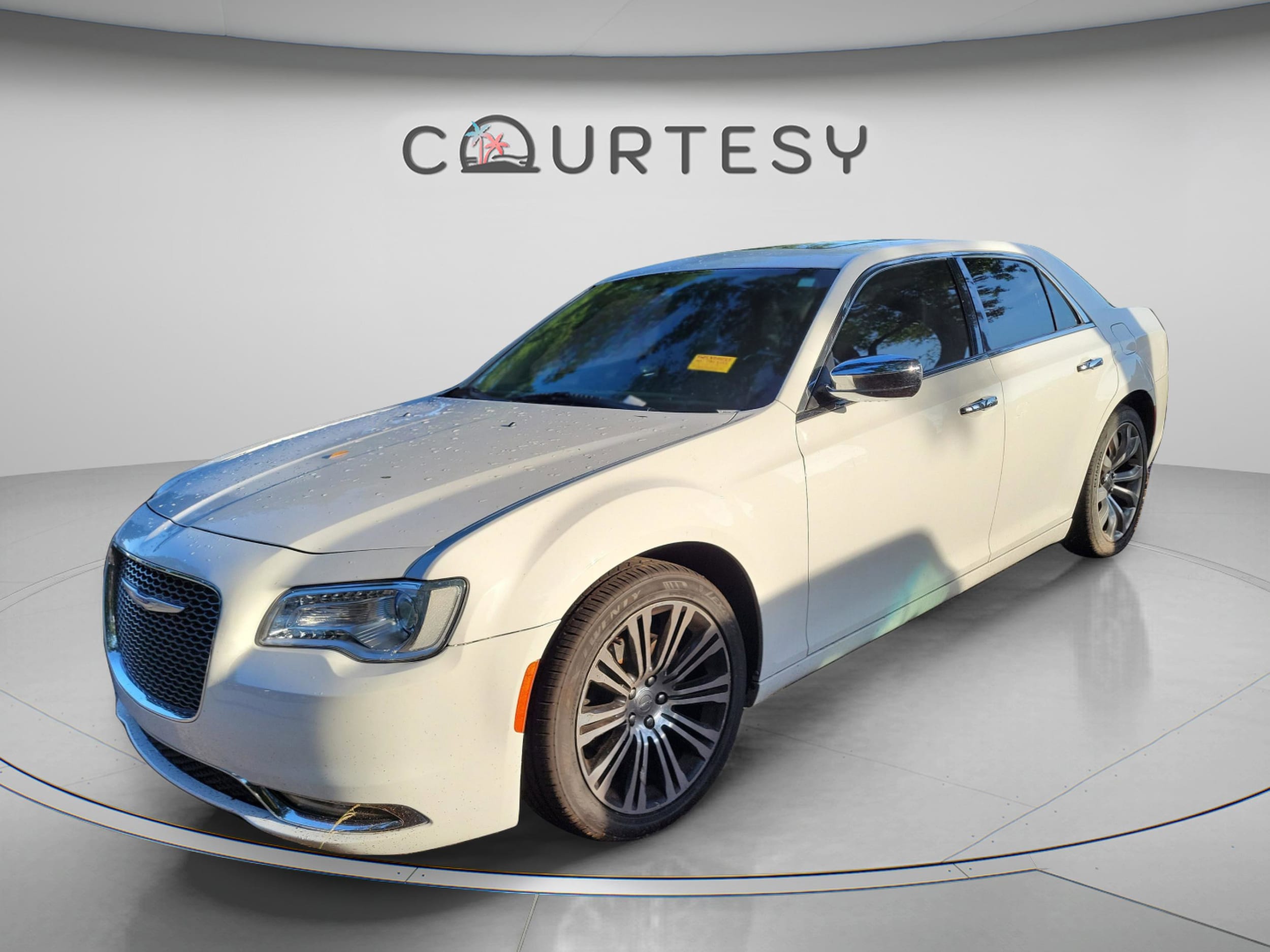 2019 Chrysler 300 Limited's photo
