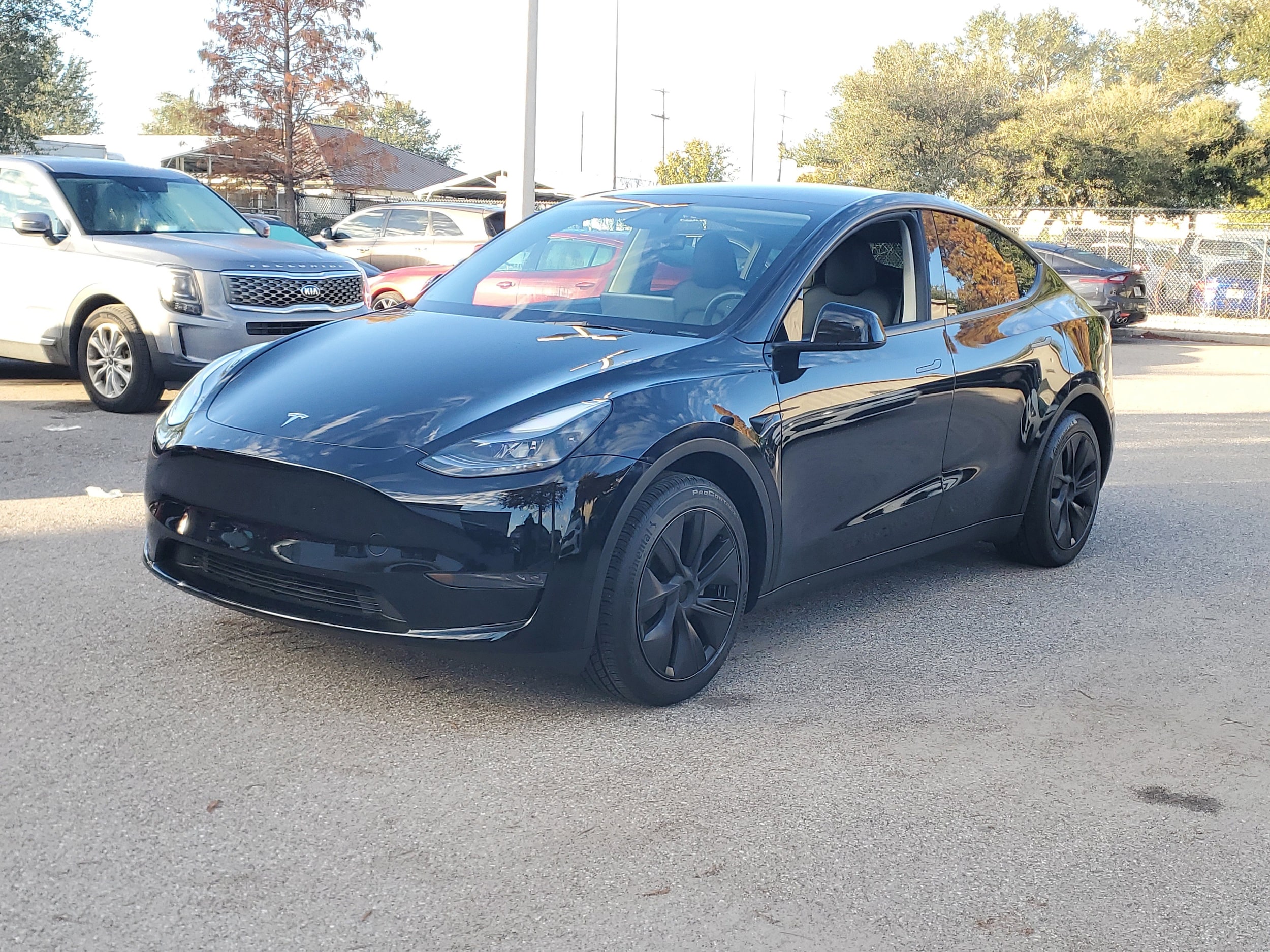 2025 Tesla Model Y Long Range's photo