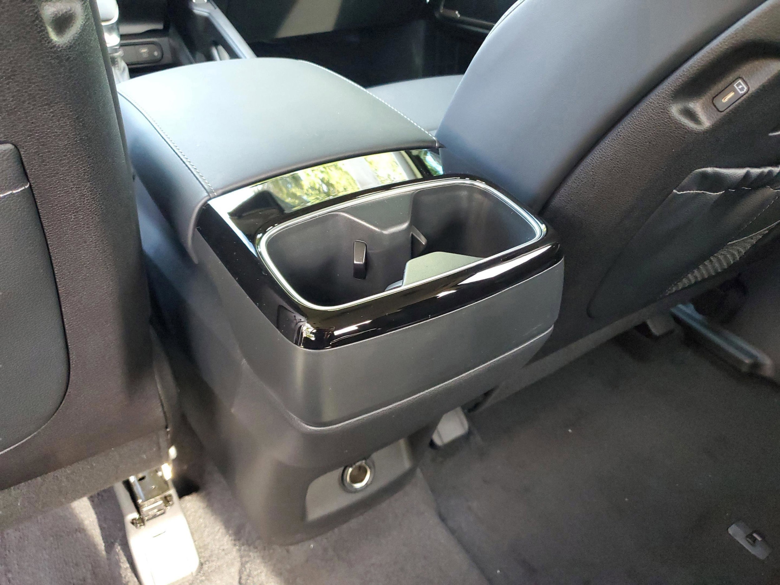2025 Kia Telluride S - Photo 24