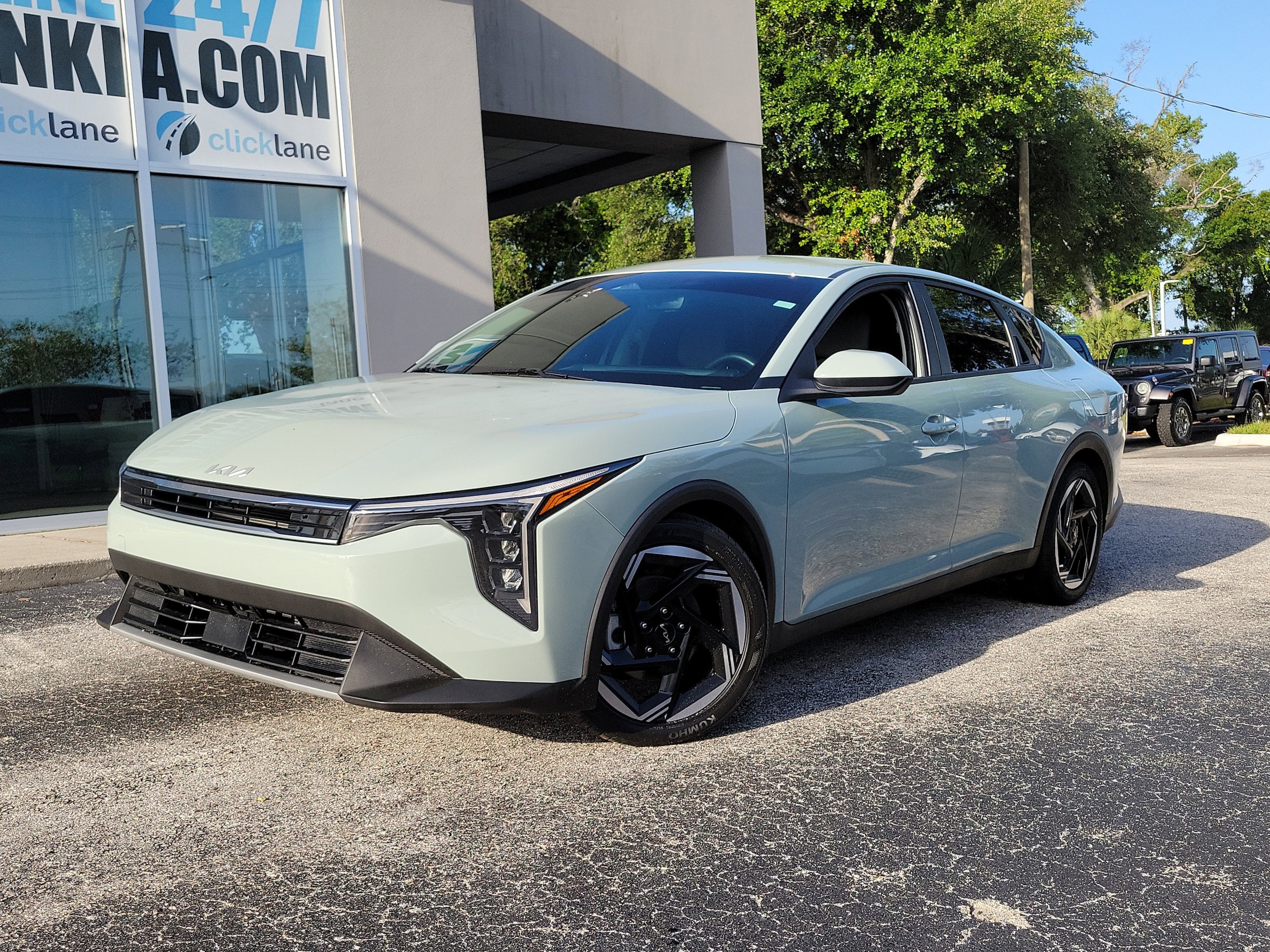 2025 Kia K4 EX AT's photo