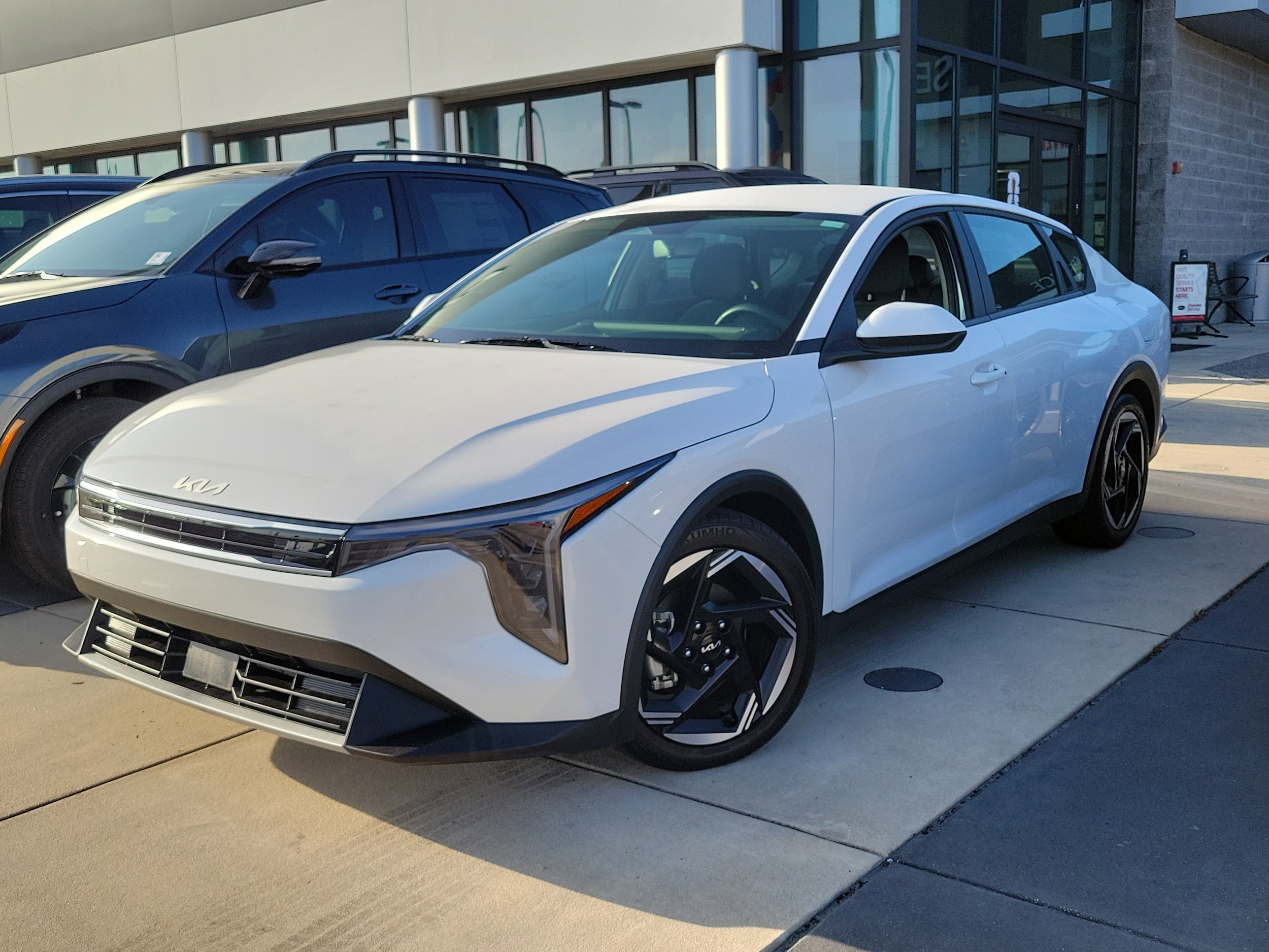 2025 Kia K4 EX AT's photo
