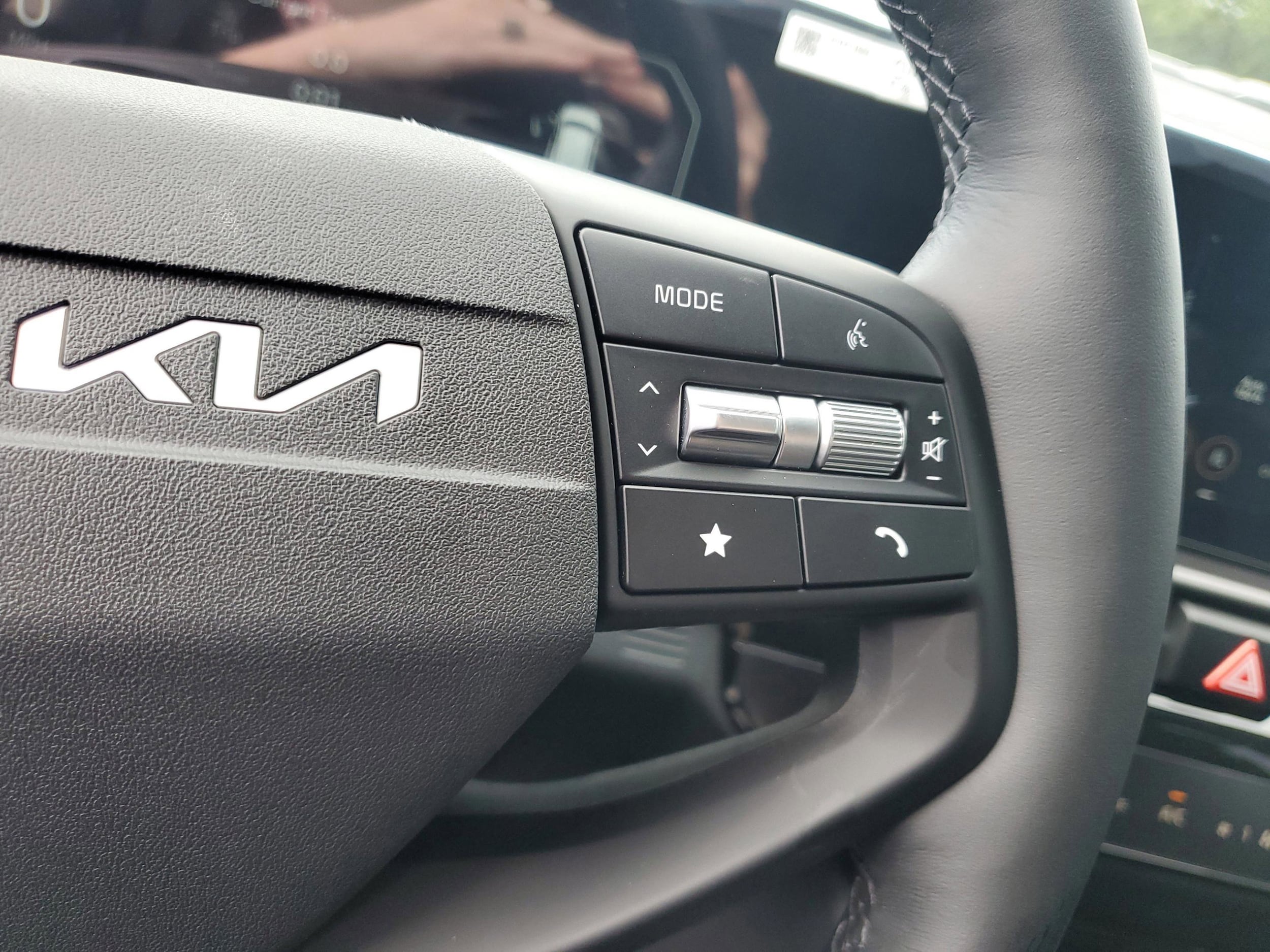 2026 Kia Sportage SX - Photo 23