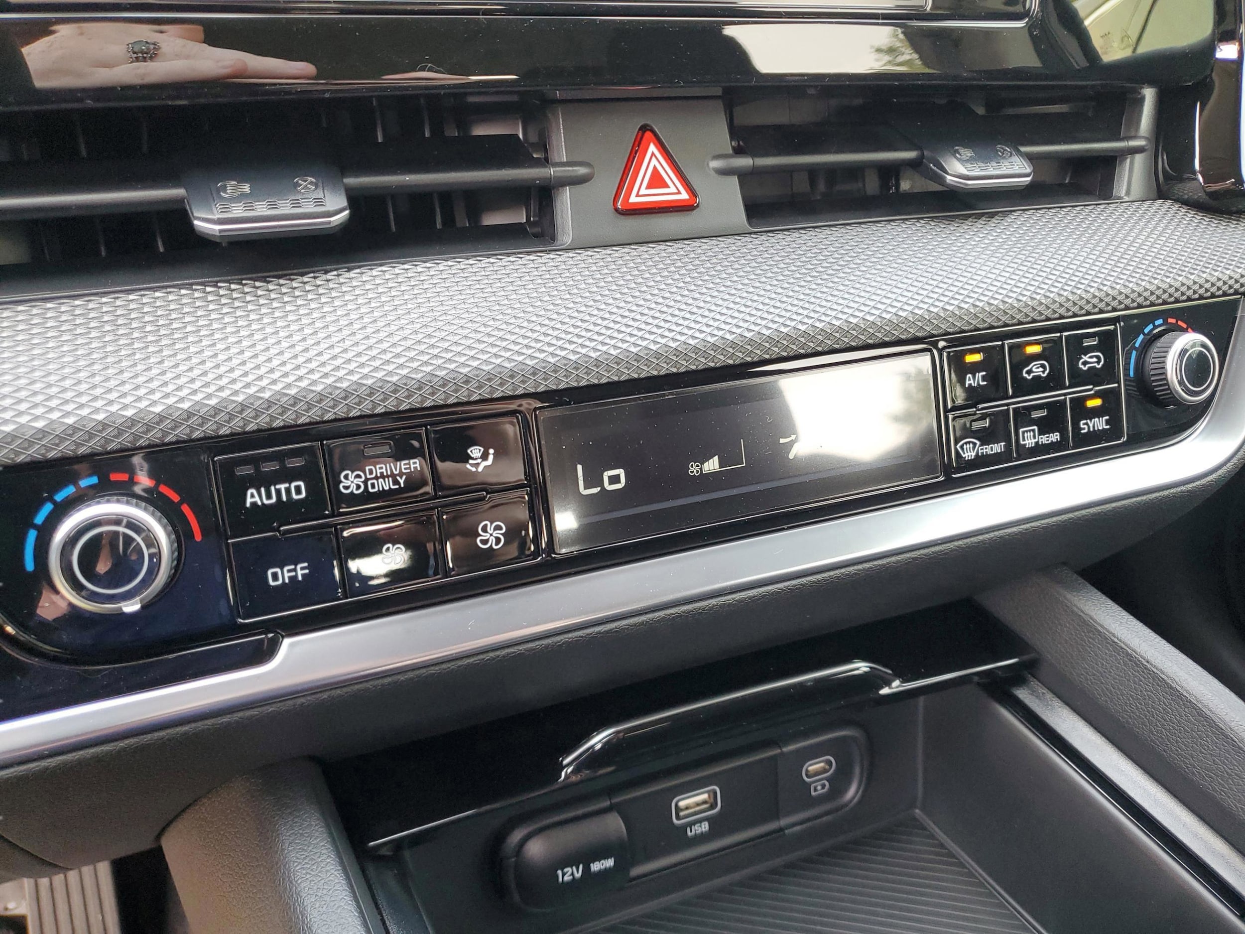 2025 Kia Sportage LX Hybrid - Photo 16