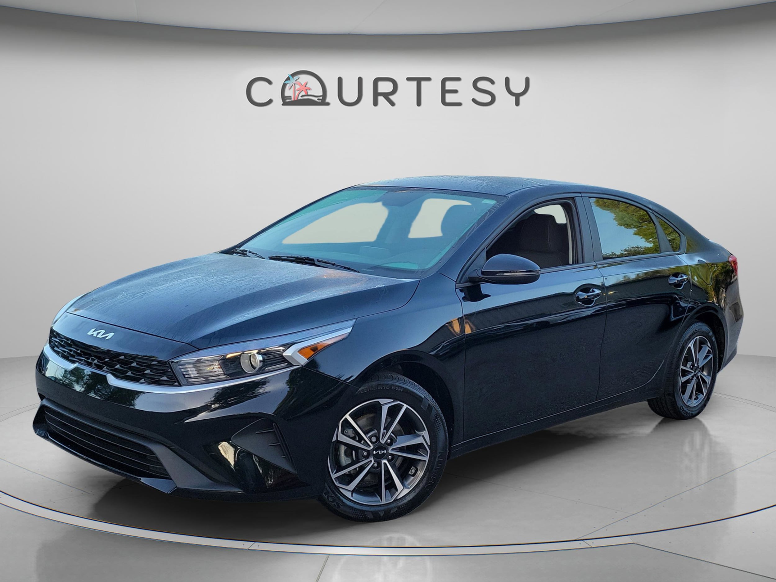 2023 Kia Forte LXS AT's photo