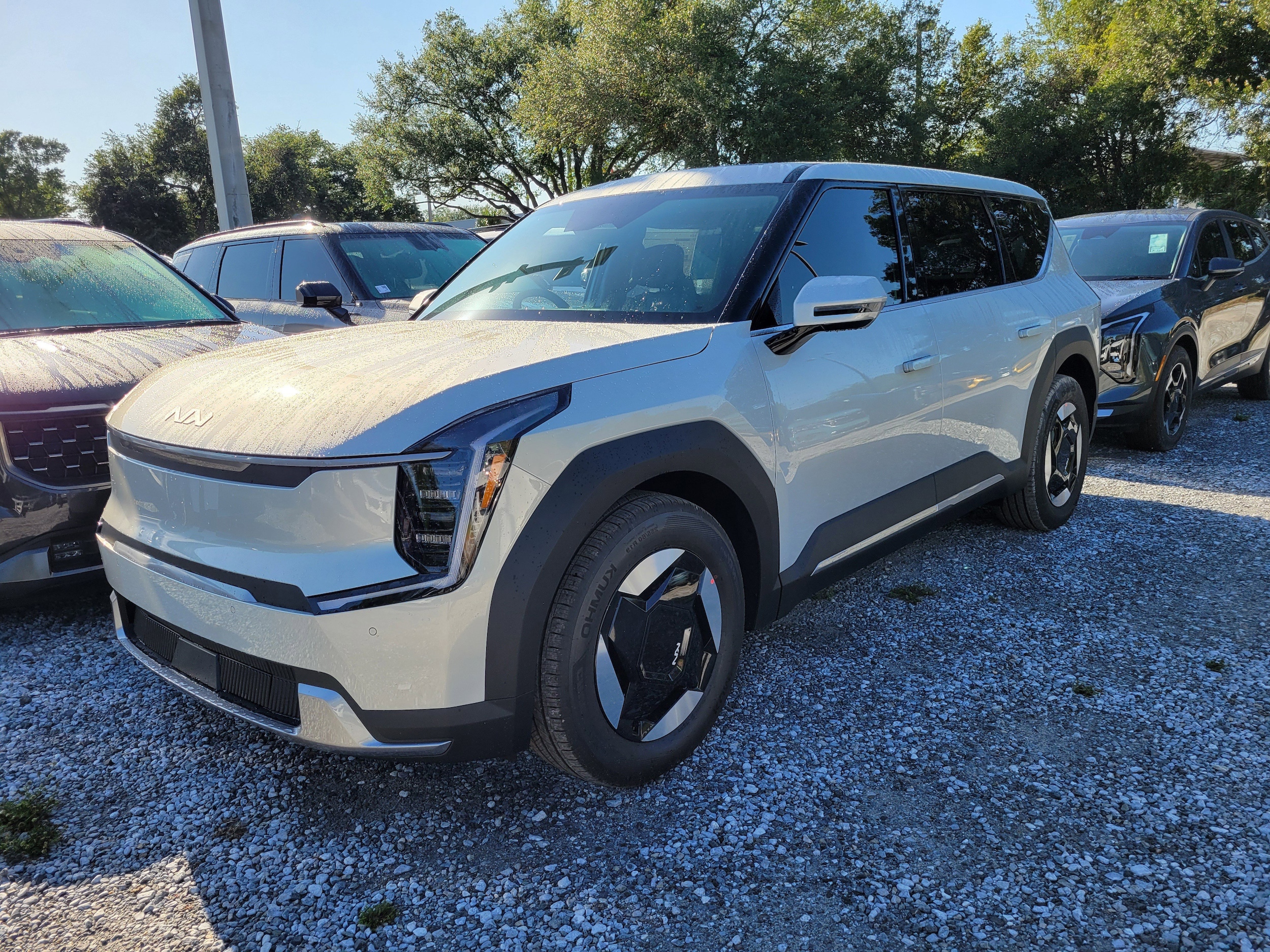 2026 Kia EV9 Light L/R's photo