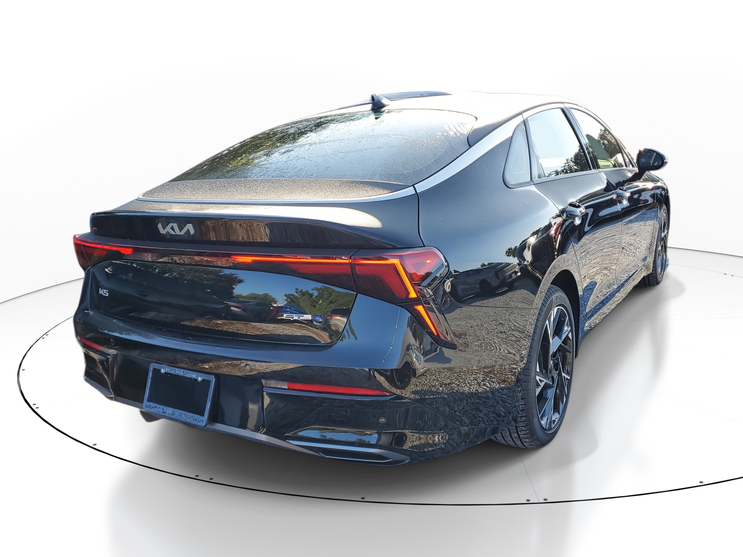 2025 Kia K5 GT-Line photo 3