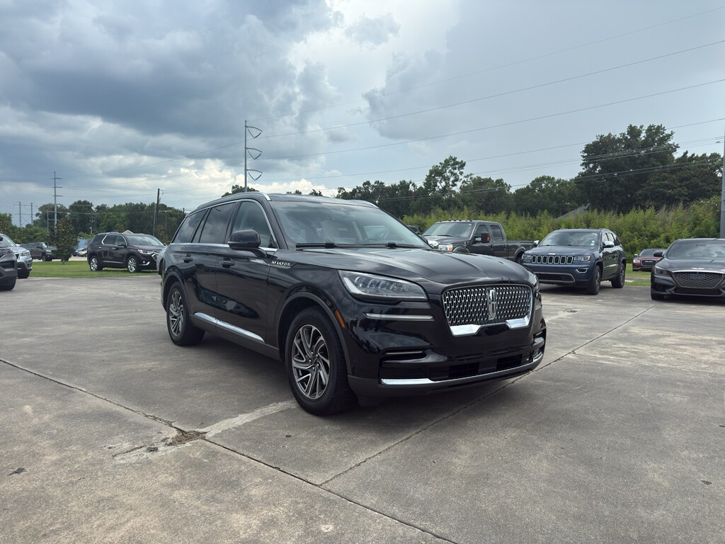 2021 Lincoln Aviator Standard photo 2